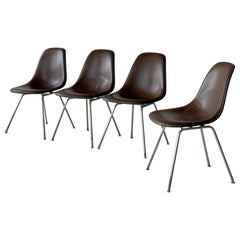 Chaises à coque rembourrée de Charles et Ray Eames pour Herman Miller