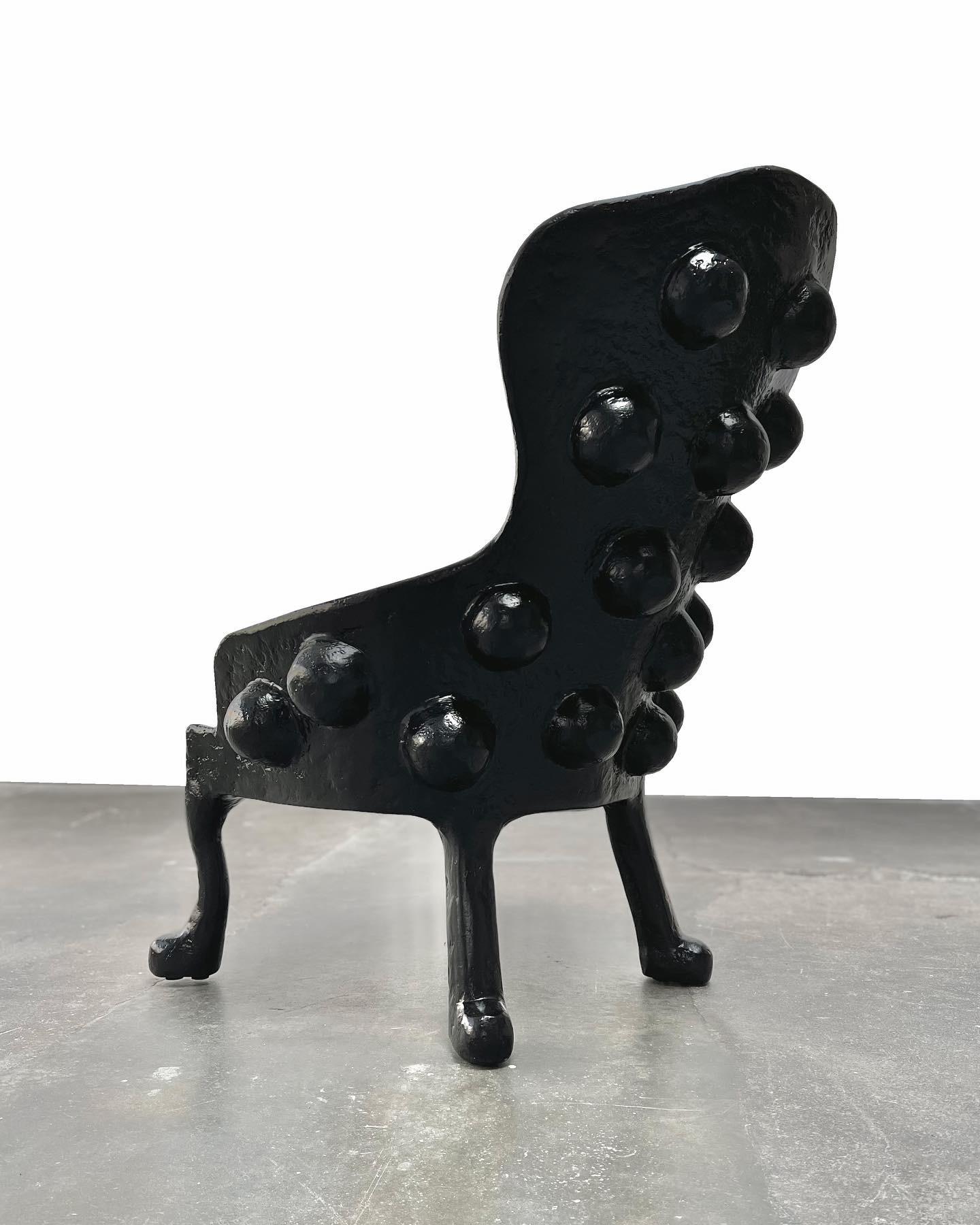 Upholstered Shell Lounge Chair - Low Arms, by Brent Warr Studios Posmoderno en venta