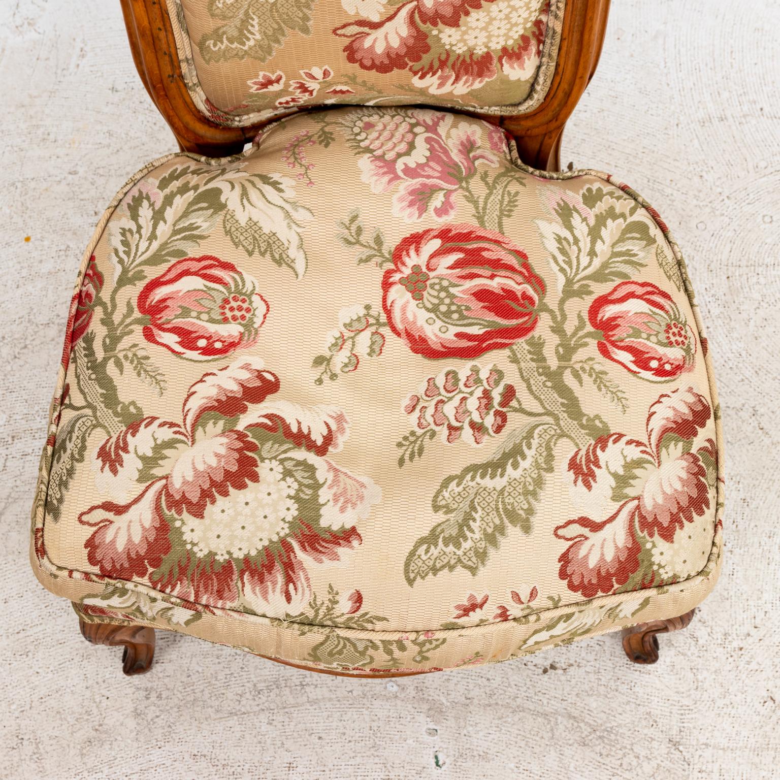 Upholstered Slipper Chair with Quilted Fabric 1