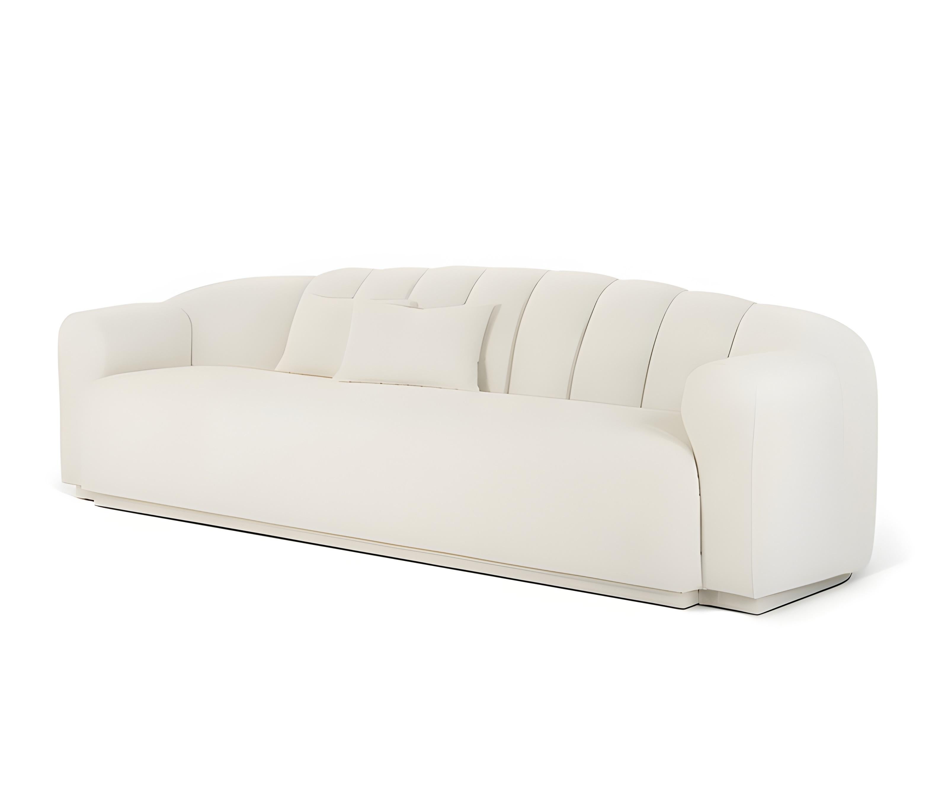 Gepolstertes Sofa mit getufteter Rückenlehne und Sockel im Zustand „Neu“ im Angebot in NEW YORK, NY