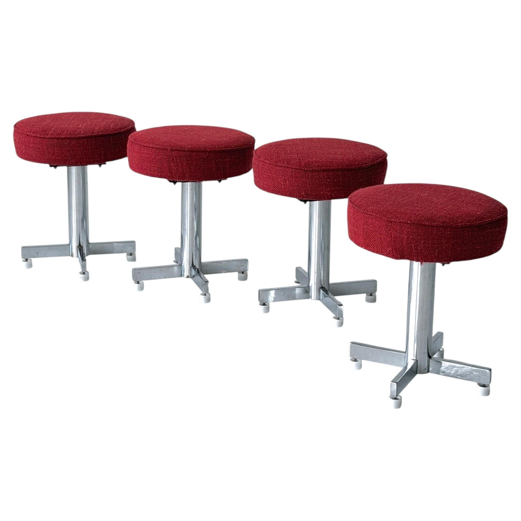 Gepolsterte Drehhocker von Thonet im Angebot