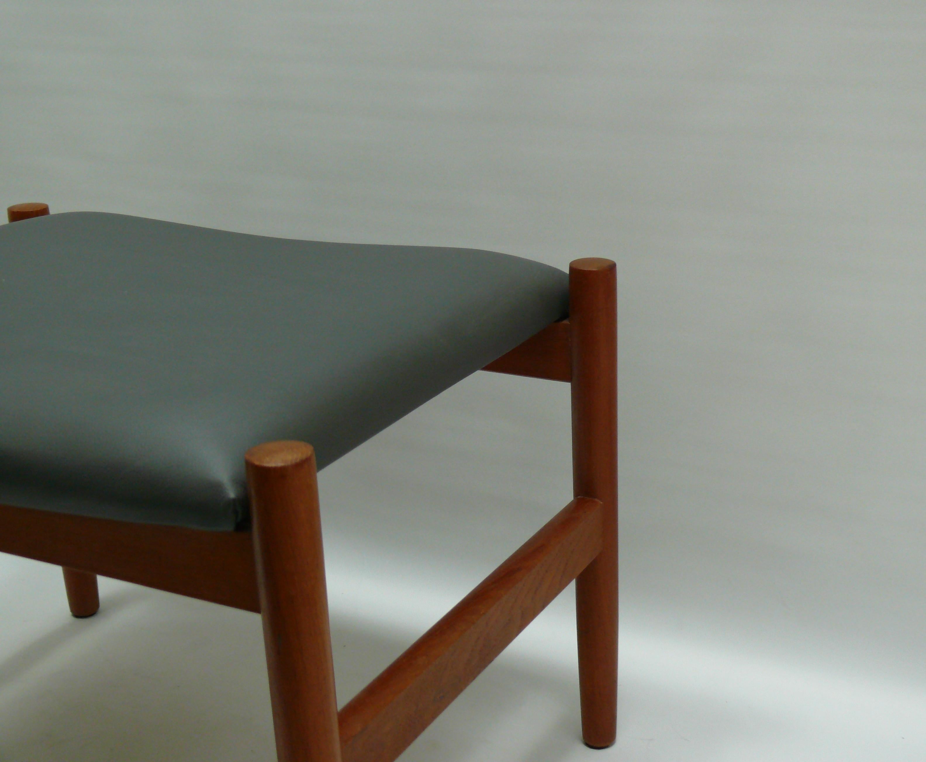 Upholstered teak ottoman/stool, by Hugo Frandsen for Spøttrup Møbler, Denmark Danés en venta