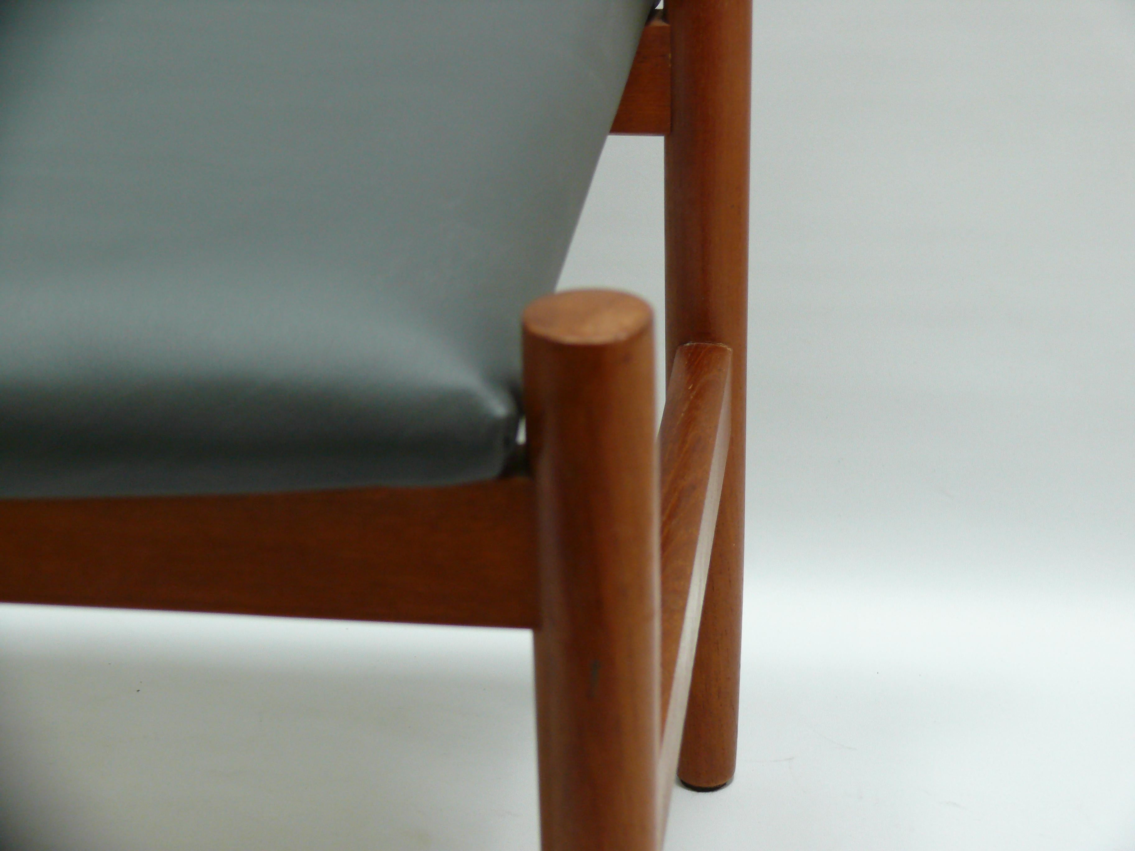 Upholstered teak ottoman/stool, by Hugo Frandsen for Spøttrup Møbler, Denmark mediados del siglo XX en venta