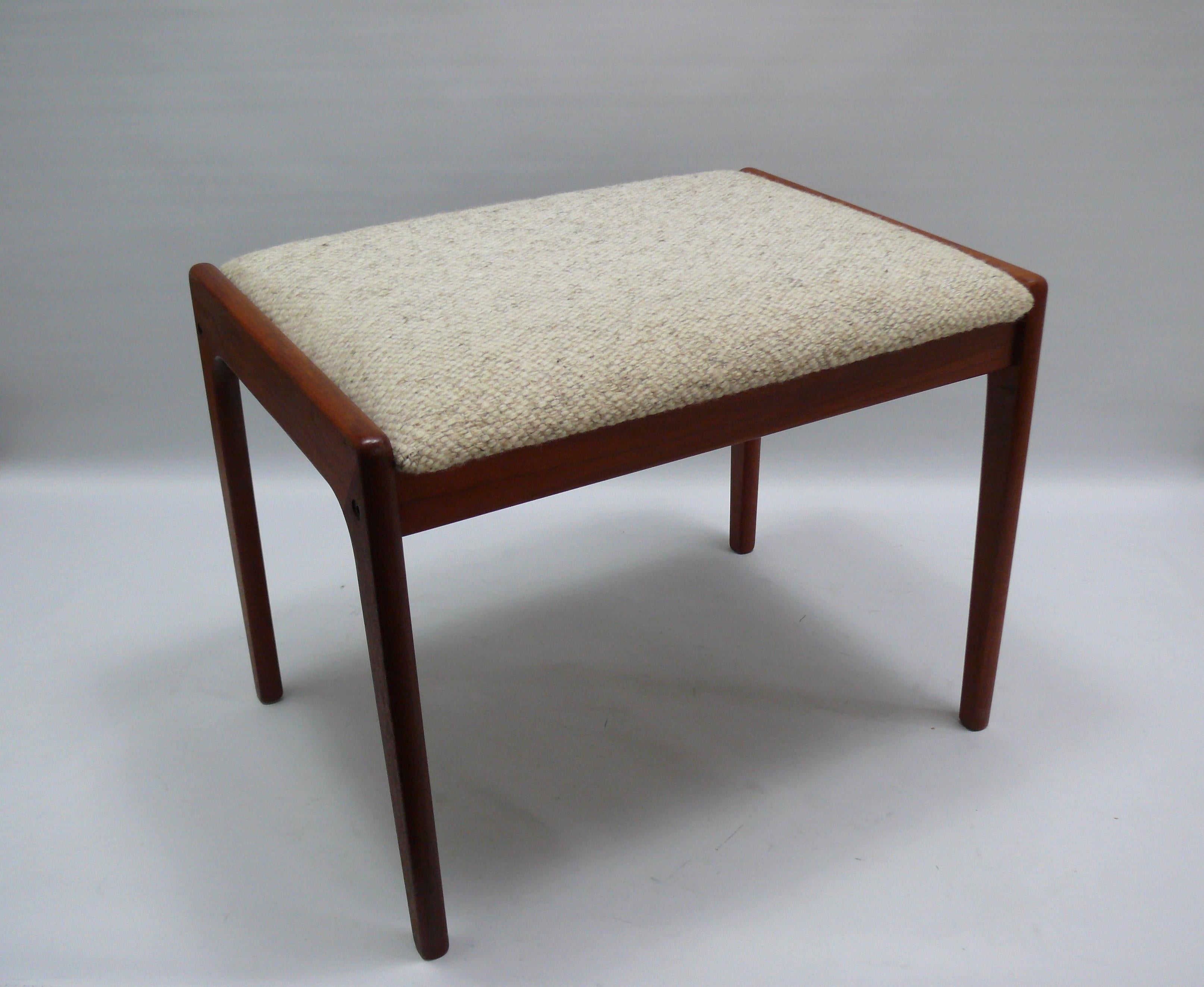 Upholstered teak ottoman/stool - KS Møbler, Denmark Escandinavo moderno en venta