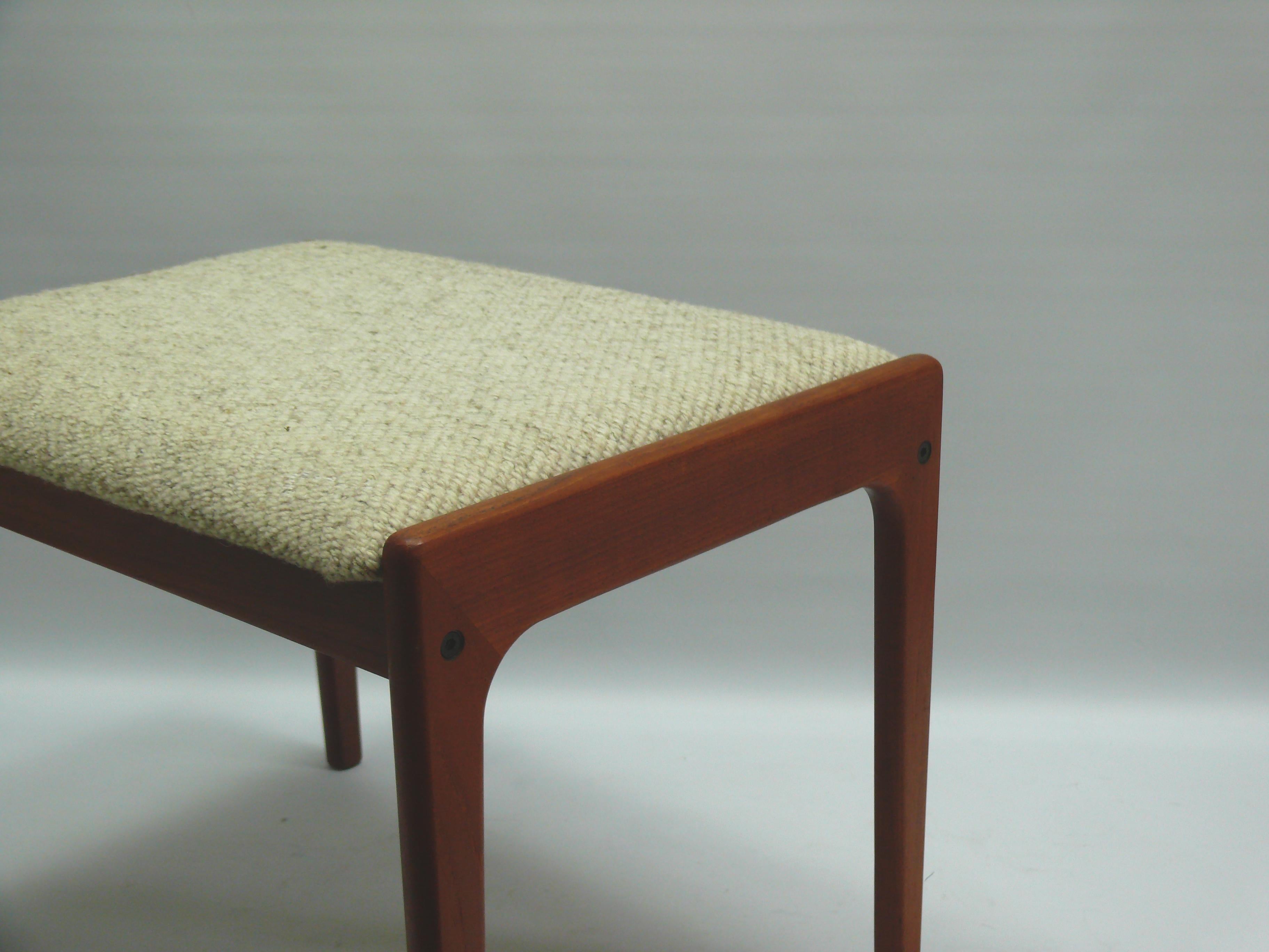 Upholstered teak ottoman/stool - KS Møbler, Denmark mediados del siglo XX en venta