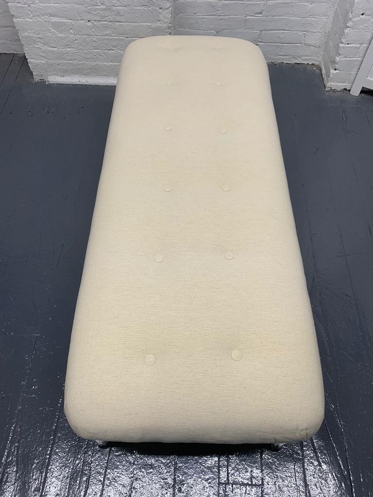 Upholstered Tufted Bench Style of Robsjohn-Gibbings In Good Condition For Sale In New York, NY