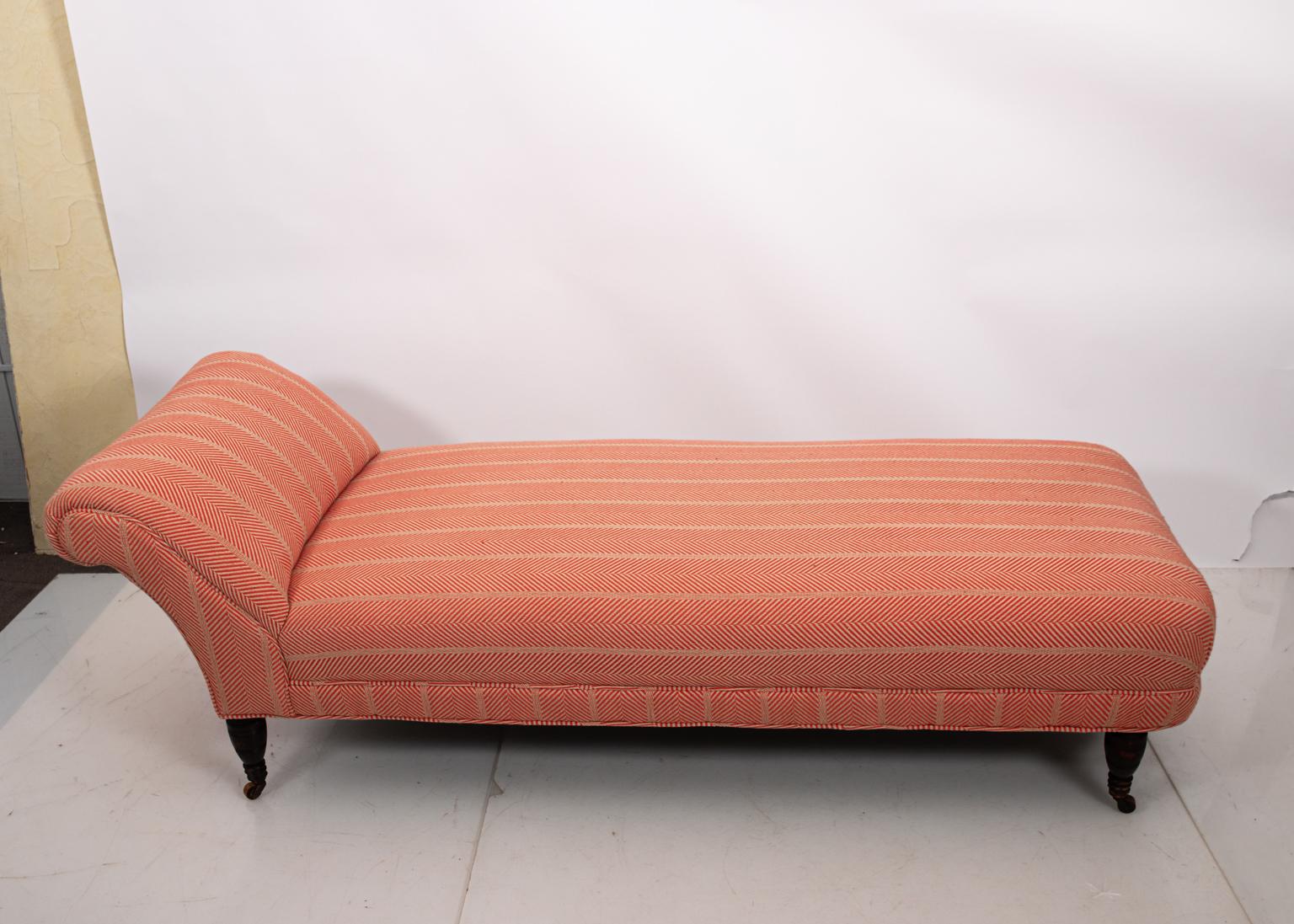 Victorian chaise lounge Recamier reupholstered in orange and beige fabric with turned legs on castors, circa 1880s. Please note of wear consistent with age to the wood frame. Made in the United States.