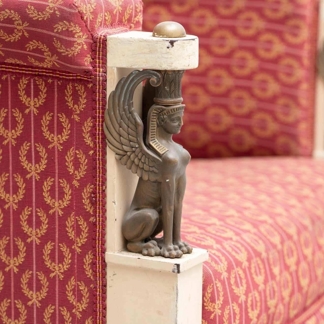 Gepolsterter Vintage-Sessel mit Sphinx-Verzierungen, um 1940 im Angebot 8
