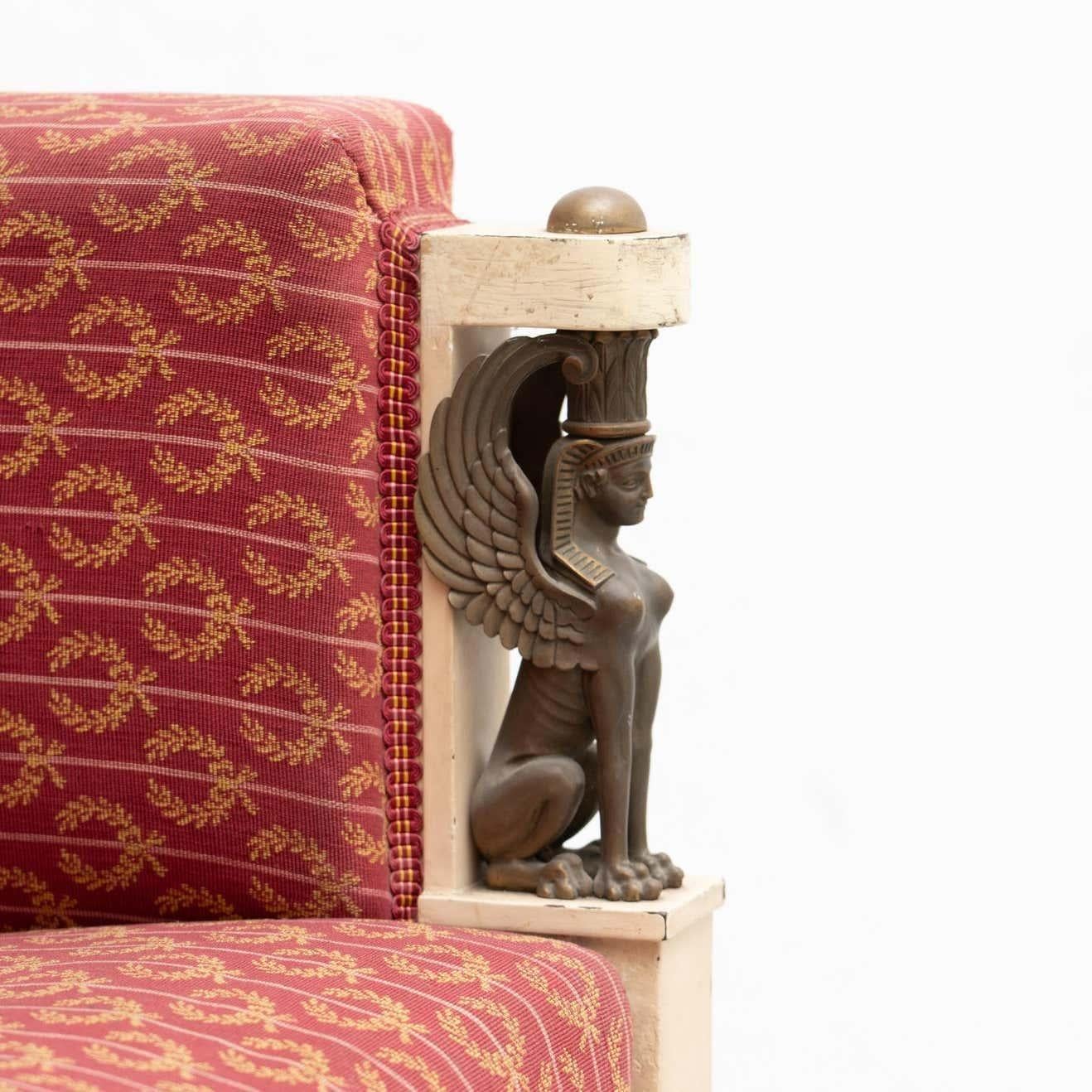 Fauteuil vintage tapissé avec décorations en forme de sphinx, vers 1940 en vente 9