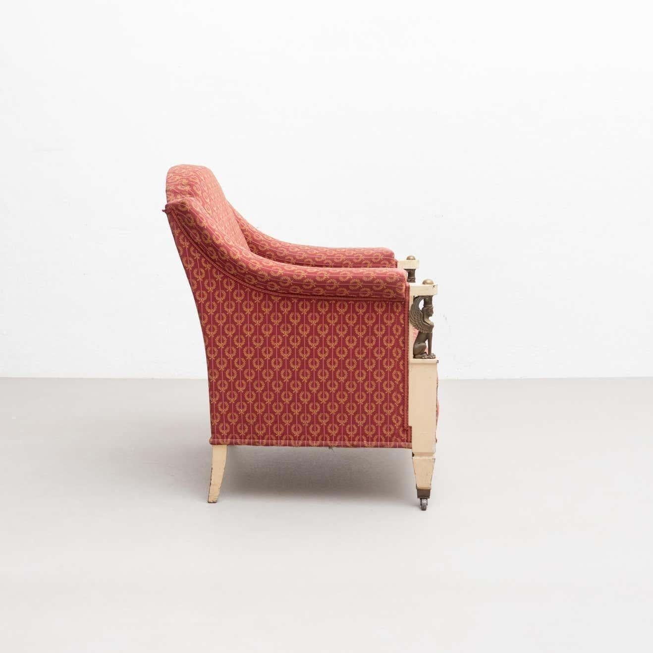 Gepolsterter Vintage-Sessel mit Sphinx-Verzierungen, um 1940 (Spanisch) im Angebot