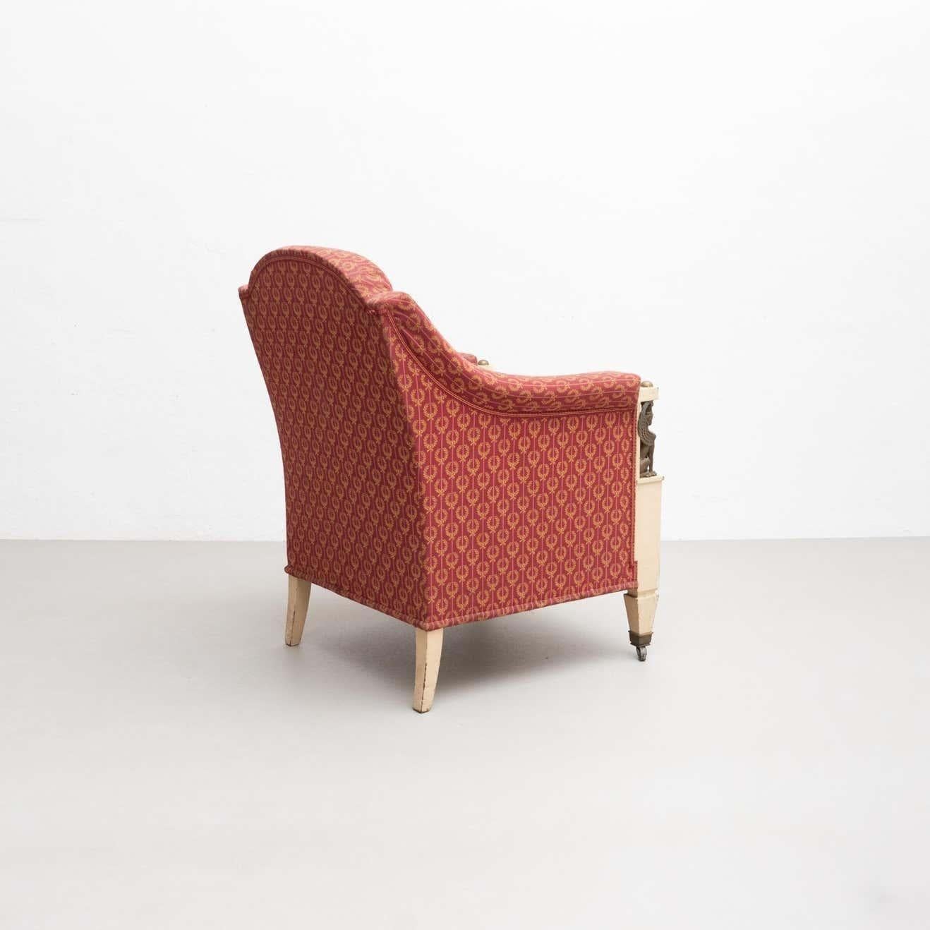 Gepolsterter Vintage-Sessel mit Sphinx-Verzierungen, um 1940 im Zustand „Gut“ im Angebot in Barcelona, ES