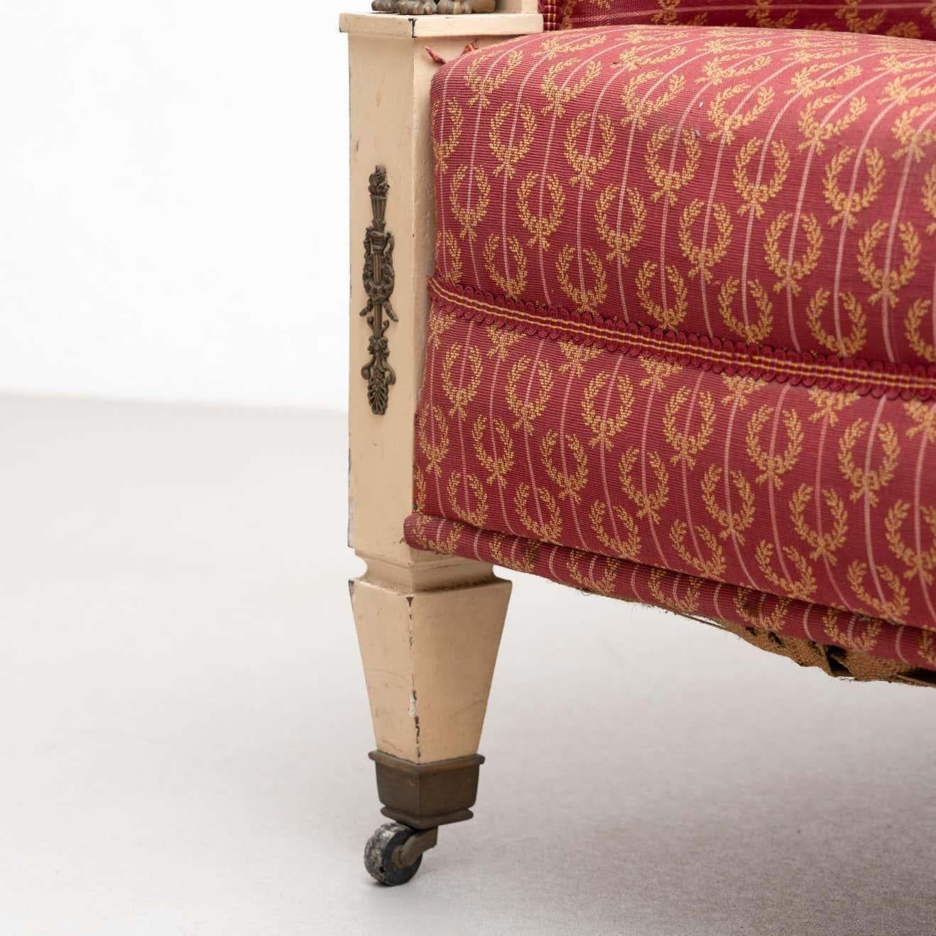 Gepolsterter Vintage-Sessel mit Sphinx-Verzierungen, um 1940 im Angebot 2