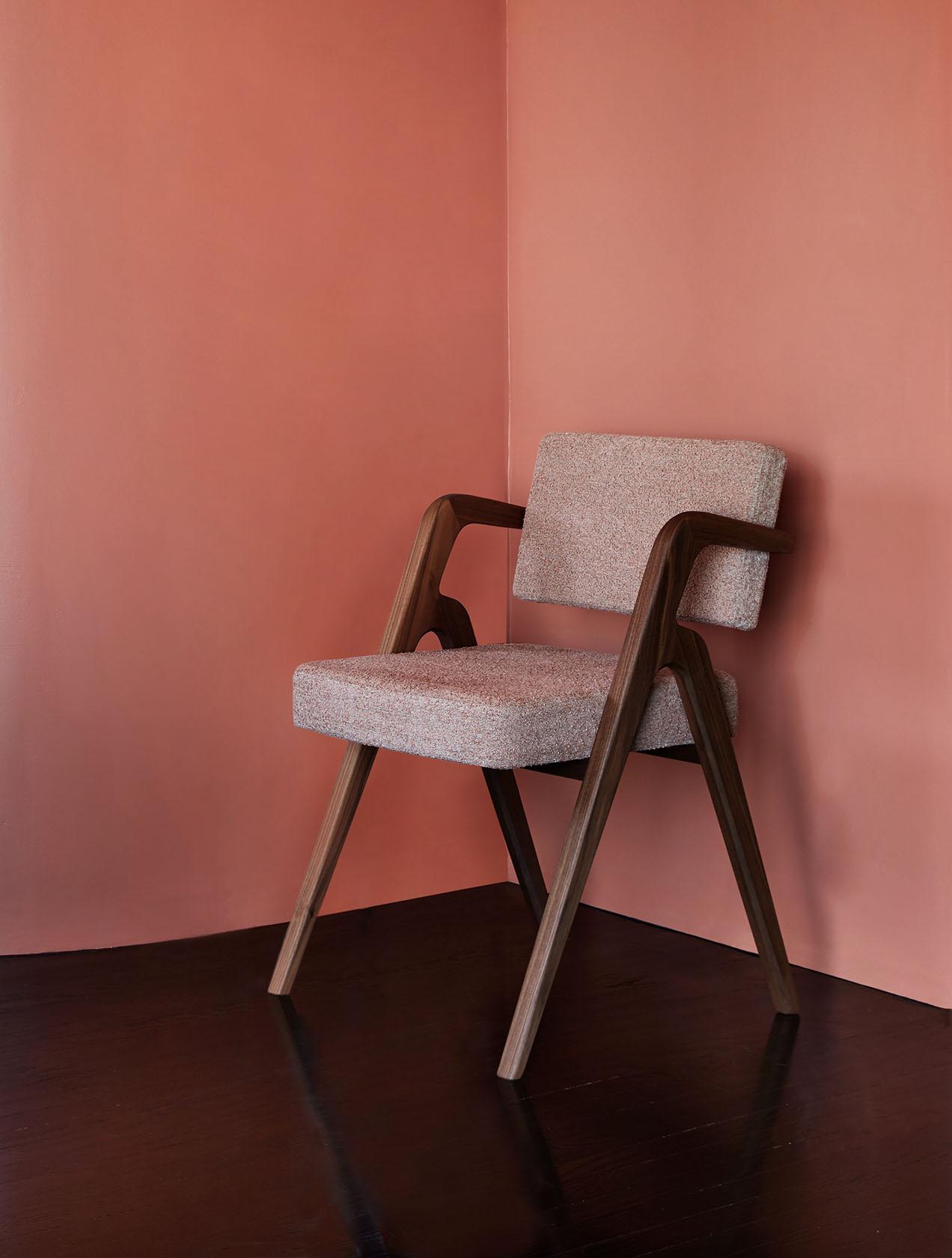 Chaise de salle à manger contemporaine Eugenio avec cadre en bois rembourré de Luteca en vente 2
