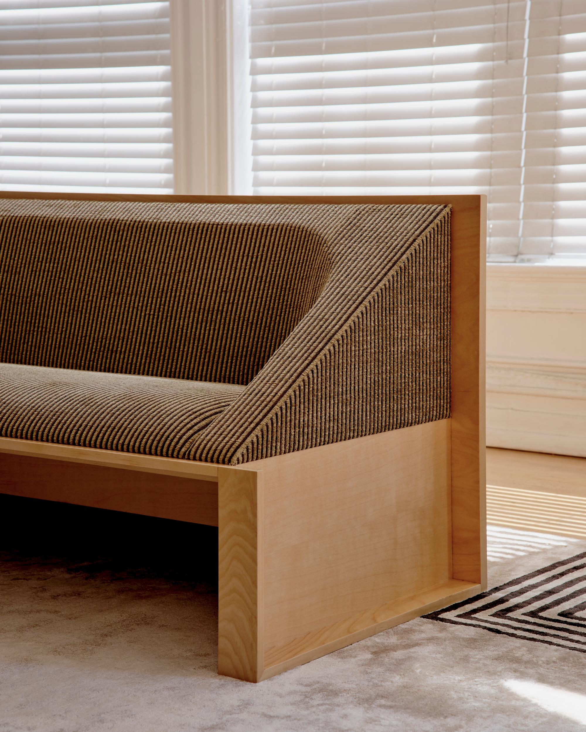 Américain Banc ou Loveseat Perception tapissé, en bois par Known Work en vente