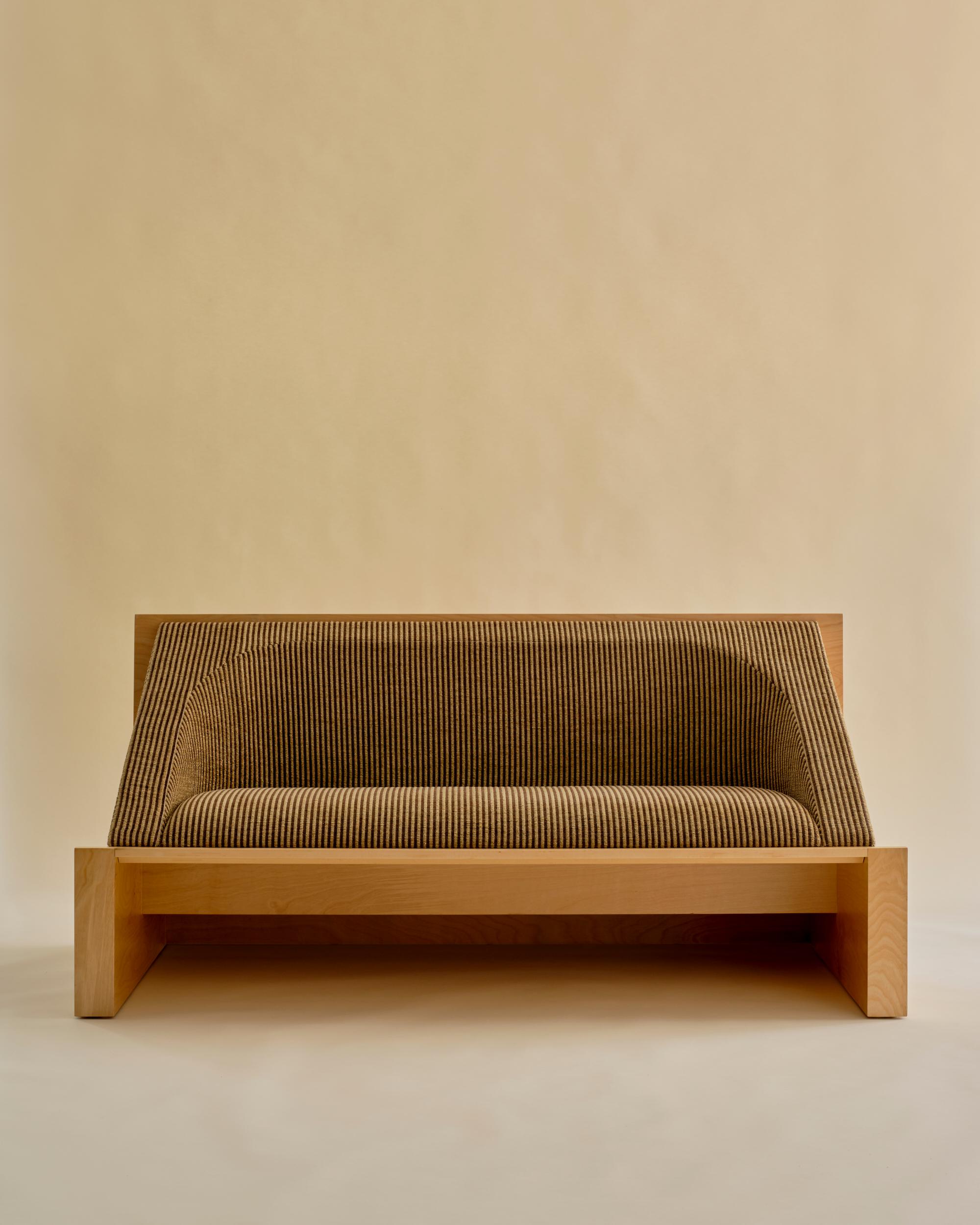 Banc ou Loveseat Perception tapissé, en bois par Known Work en vente 1