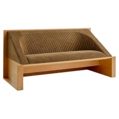 Banc ou Loveseat Perception tapissé, en bois par Known Work