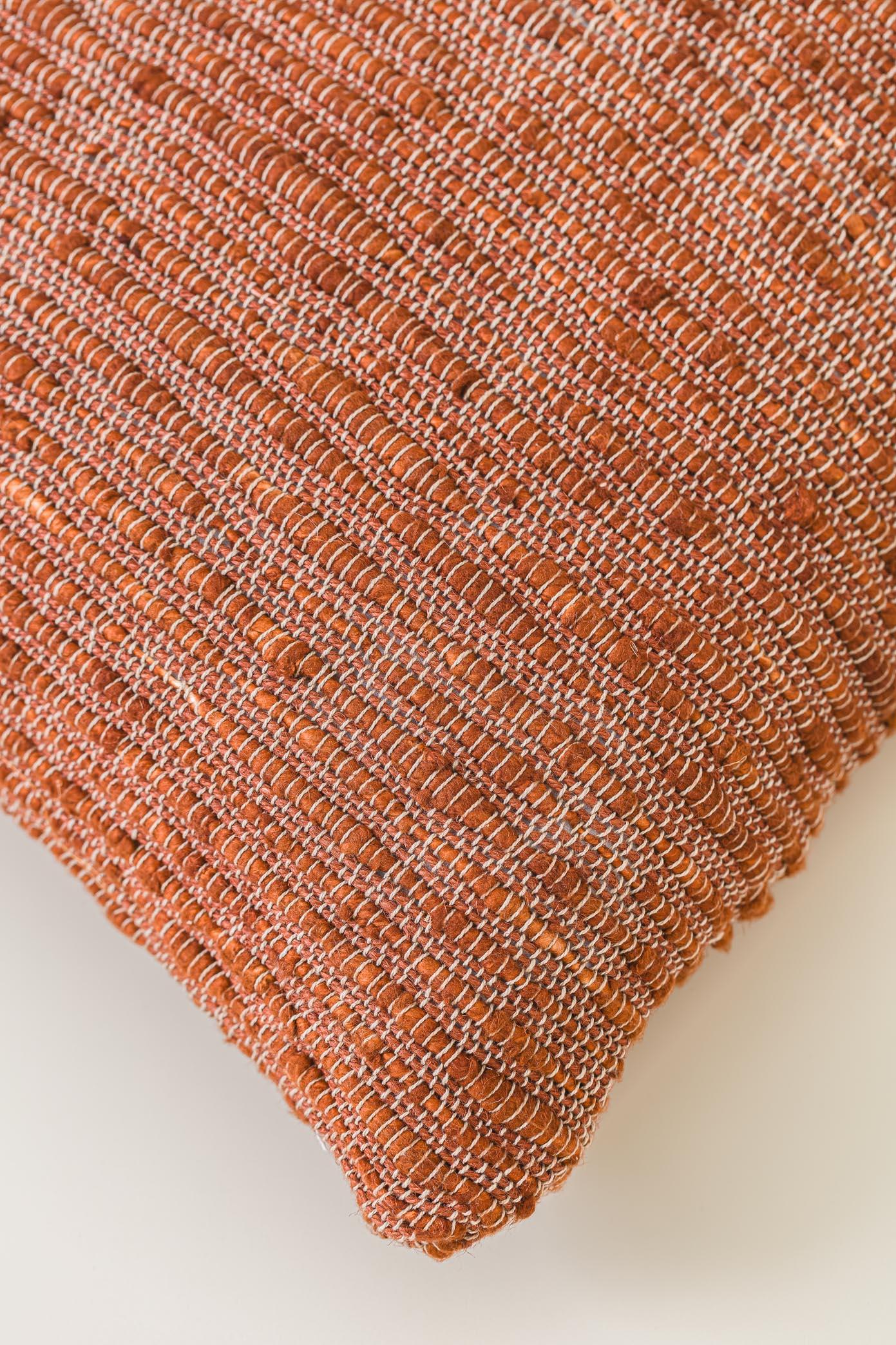 Brésilien Coussin d'ameublement Castanha par Bossa Home Collection, 2023 en vente