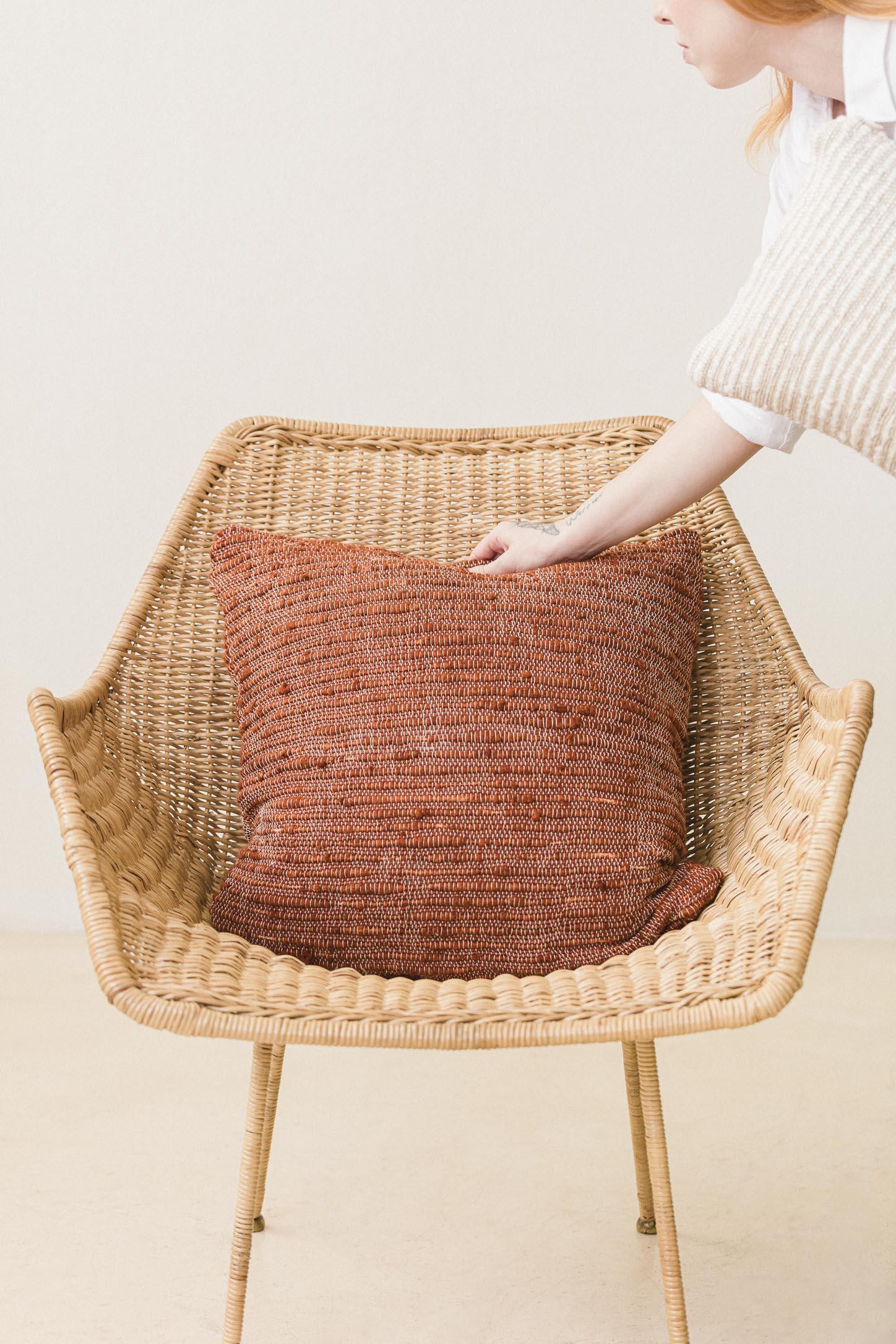 XXIe siècle et contemporain Coussin d'ameublement Castanha par Bossa Home Collection, 2023 en vente