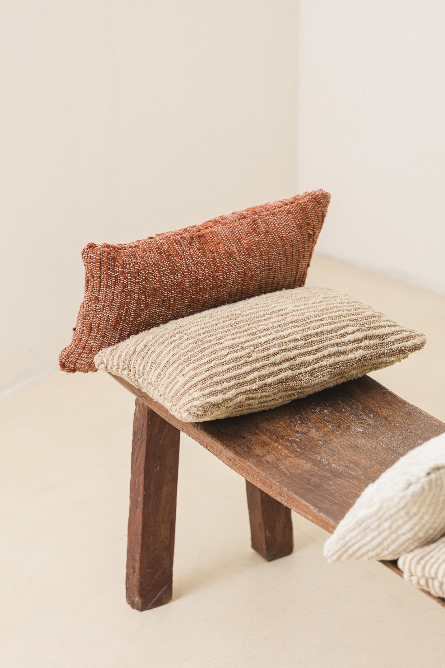 Tissu d'ameublement Coussin d'ameublement Castanha par Bossa Home Collection, 2023 en vente