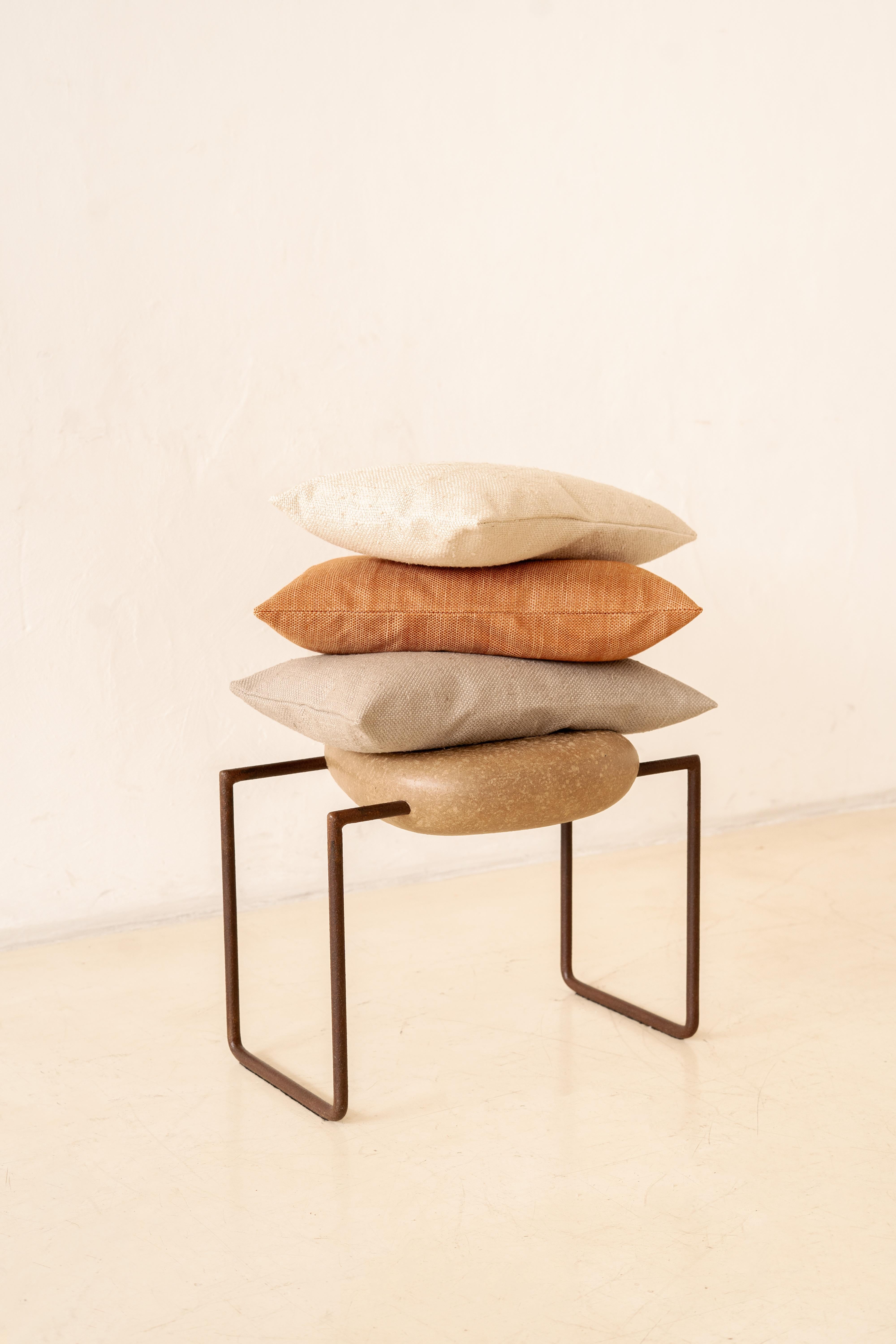 Brésilien Coussin d'ameublement Castanho par Bossa Home Collection, 2025 en vente