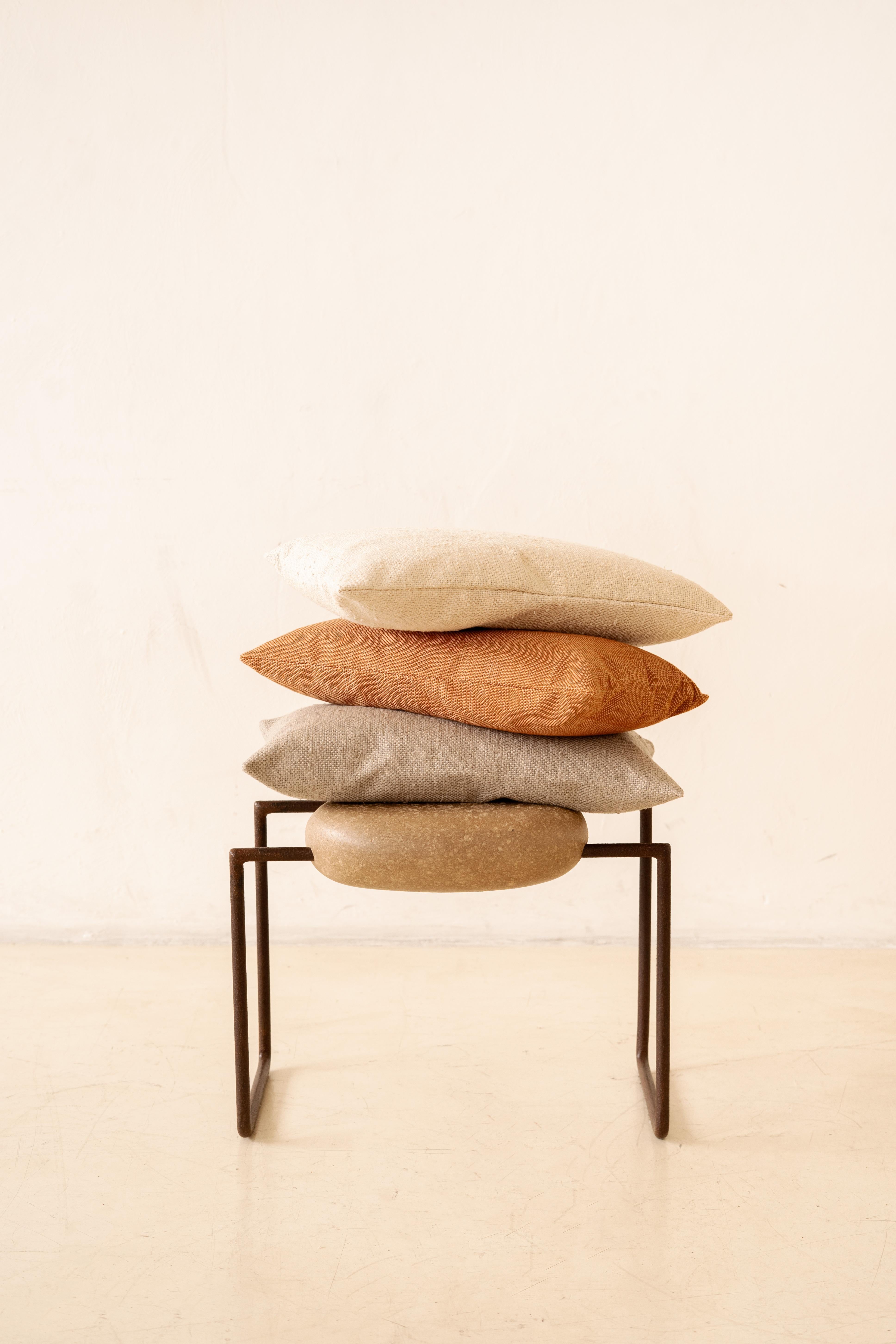Coussin d'ameublement Castanho par Bossa Home Collection, 2025 Neuf - En vente à New York, NY