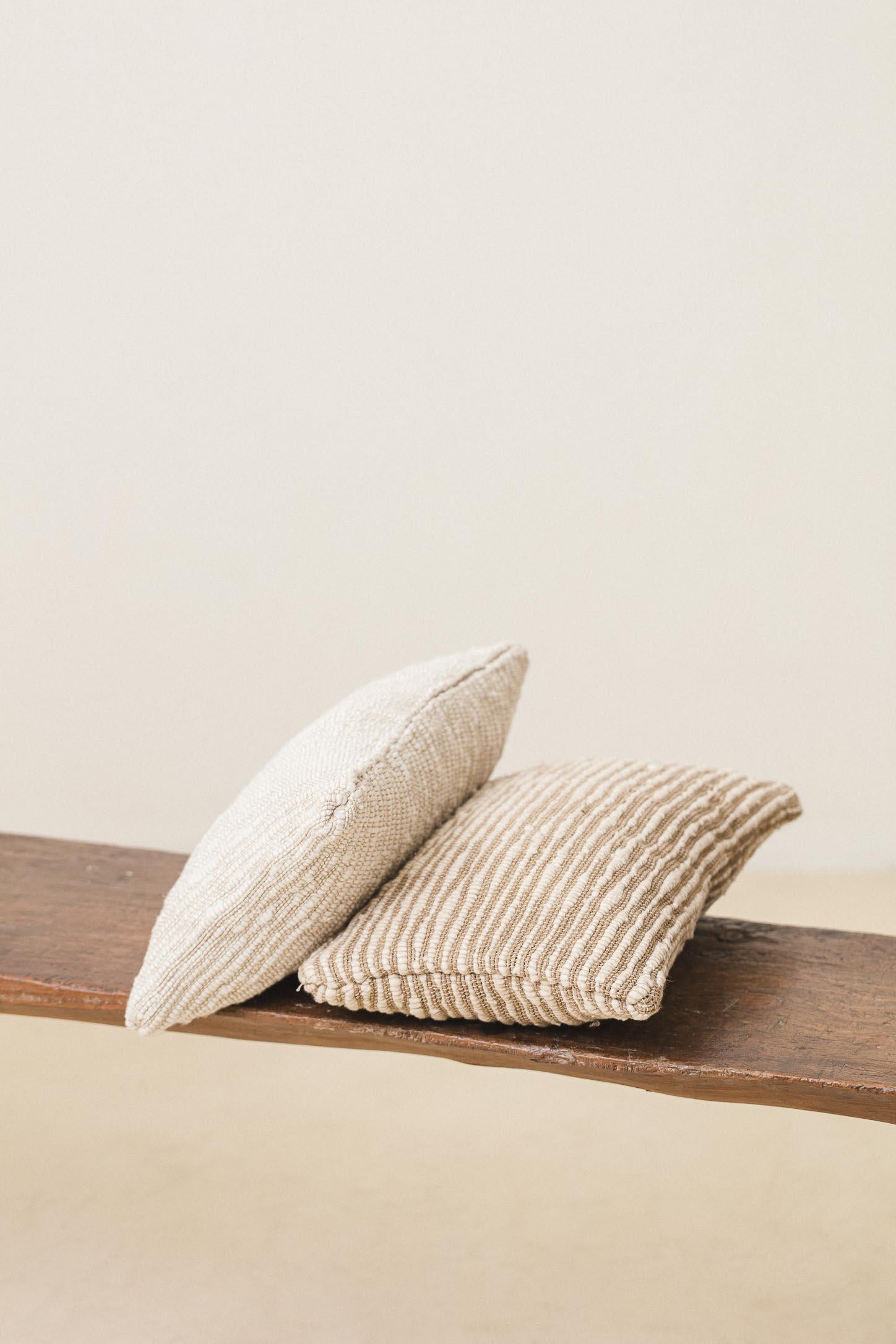 Tissu d'ameublement Coussin d'ameublement Cupuaçu par Bossa Home Collection, 2023 en vente