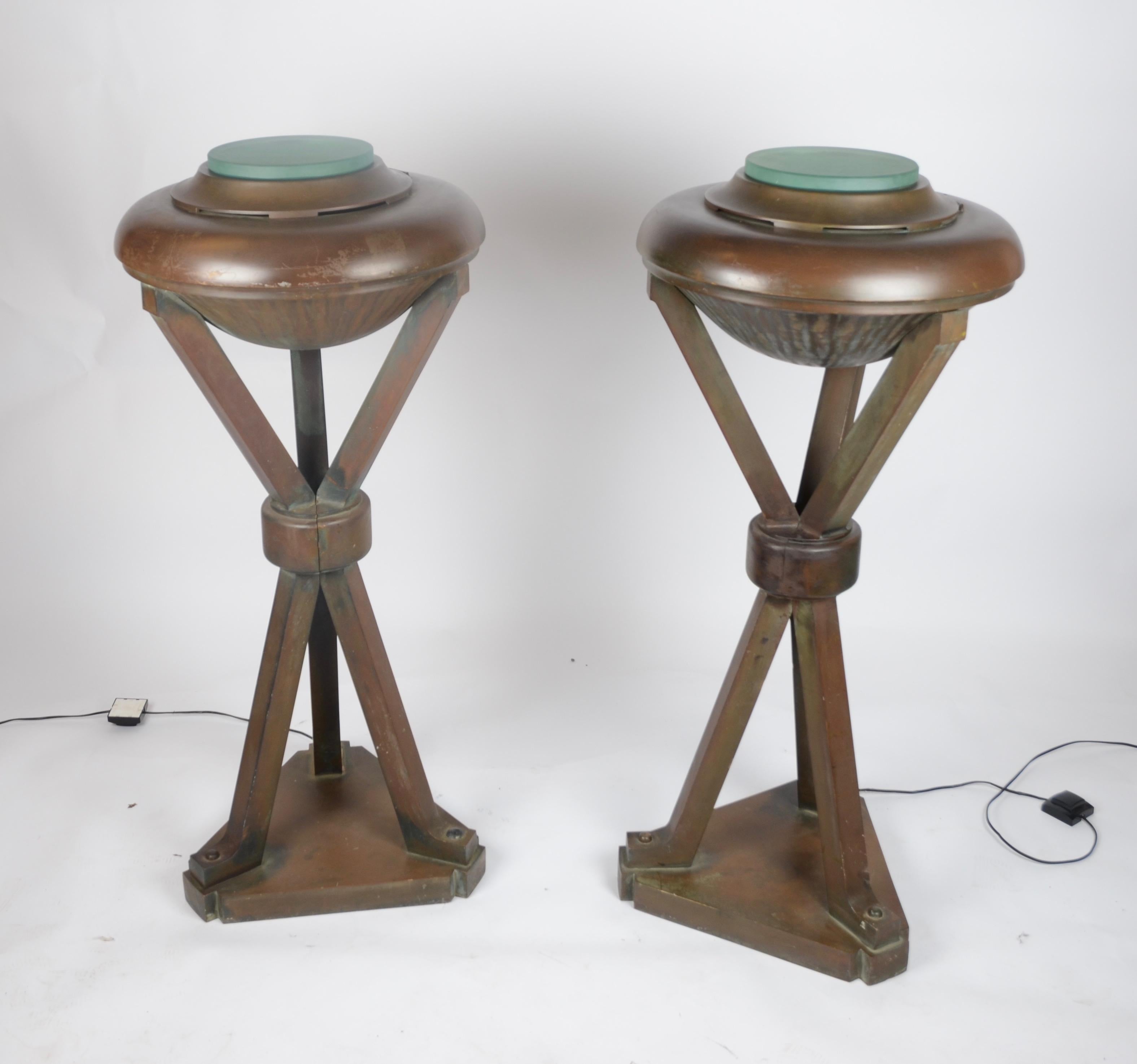 Rare and heavy floor lamps / uplights in bronze and glass, 1920s-1930s. Measure: Height 112 cm. 


Very heavy!