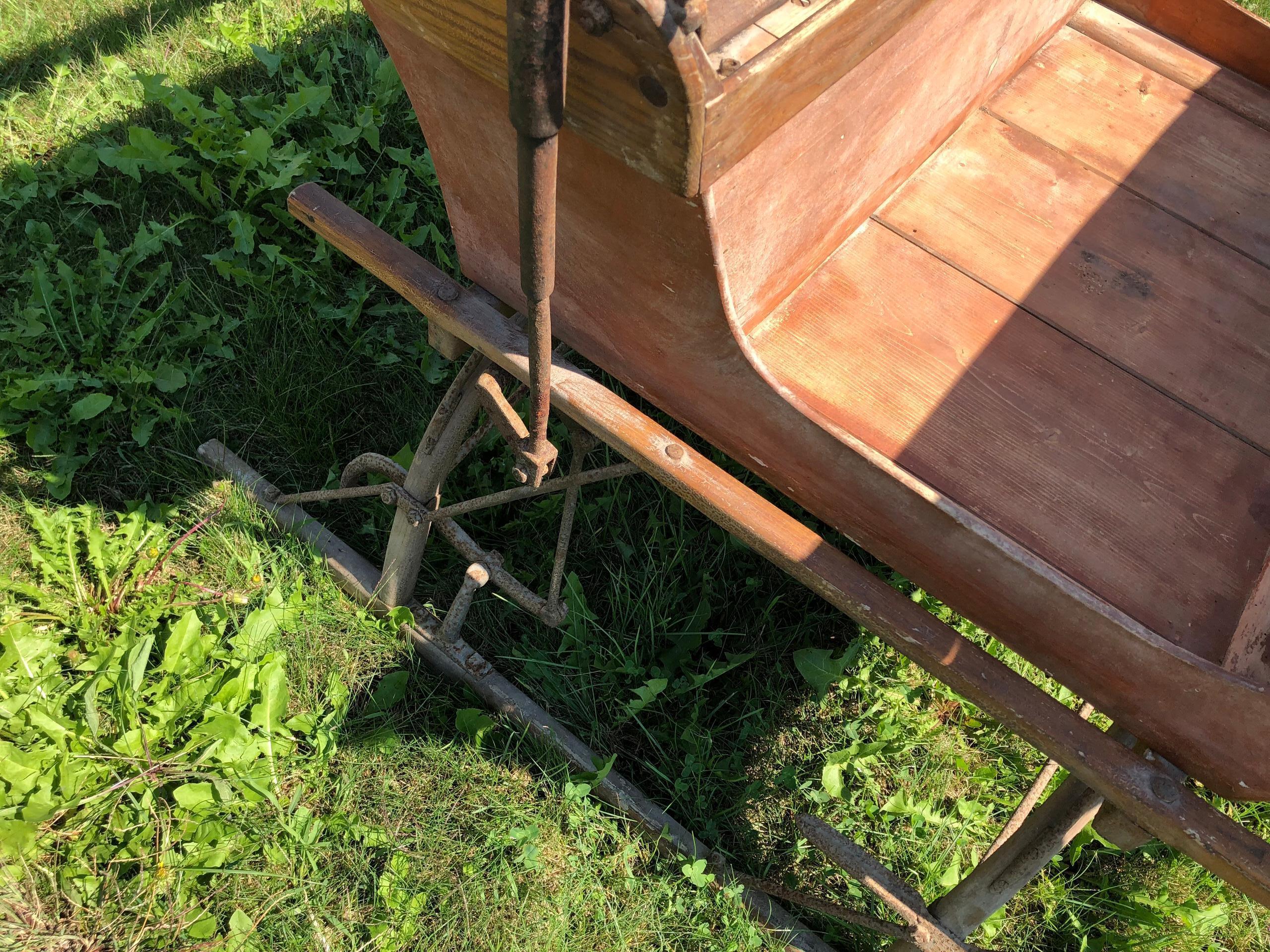 Pretty sled very well preserved from upper Austria, build, circa 1920. 

This is an old sledge made of wood, very good condition, metal fittings.

It is very well preserved and can still be used for its original purpose.

This is a beautiful