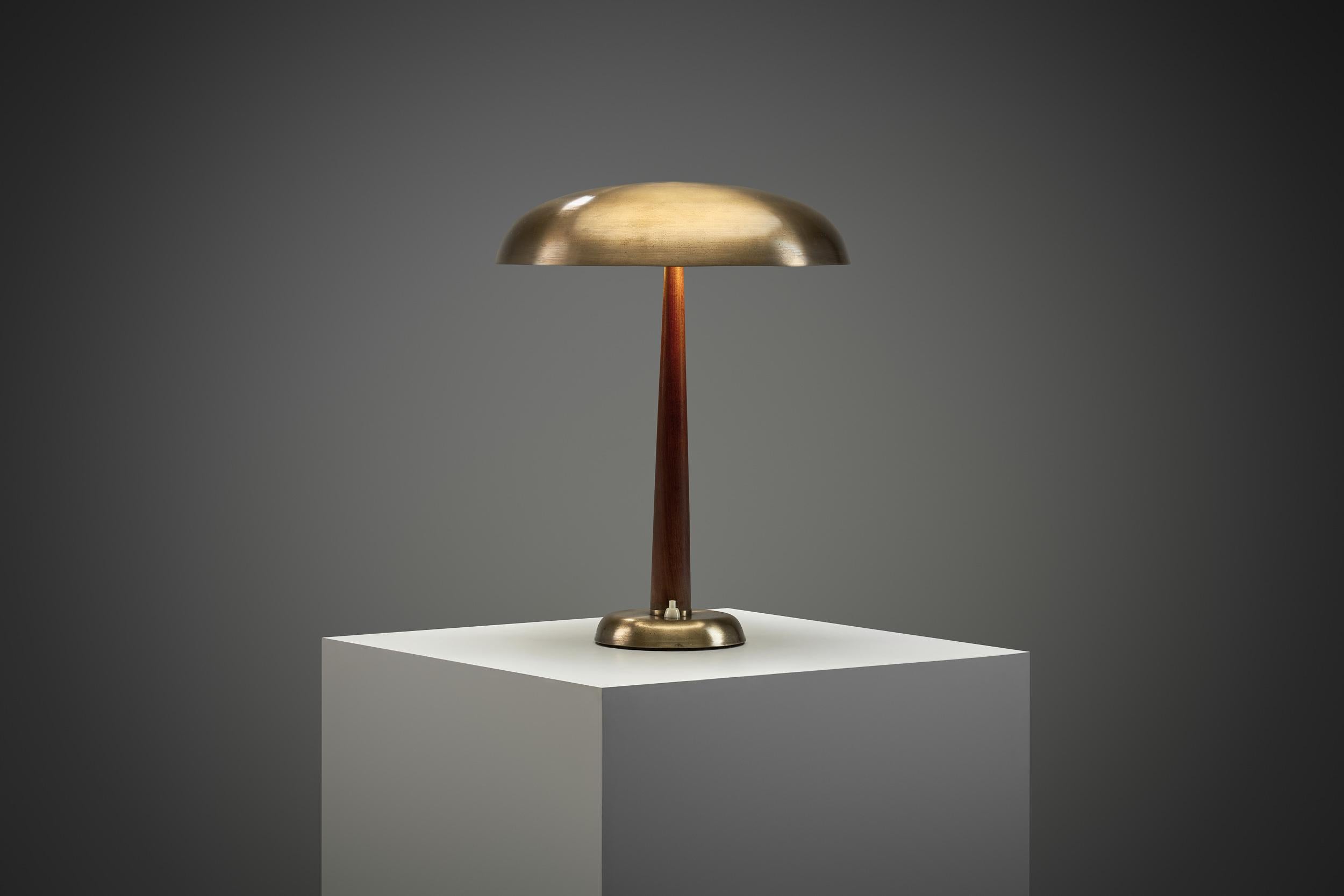Uppsala Armaturfabrik Modell „59402“ Tischlampe, Schweden 1950er Jahre (Schwedisch) im Angebot