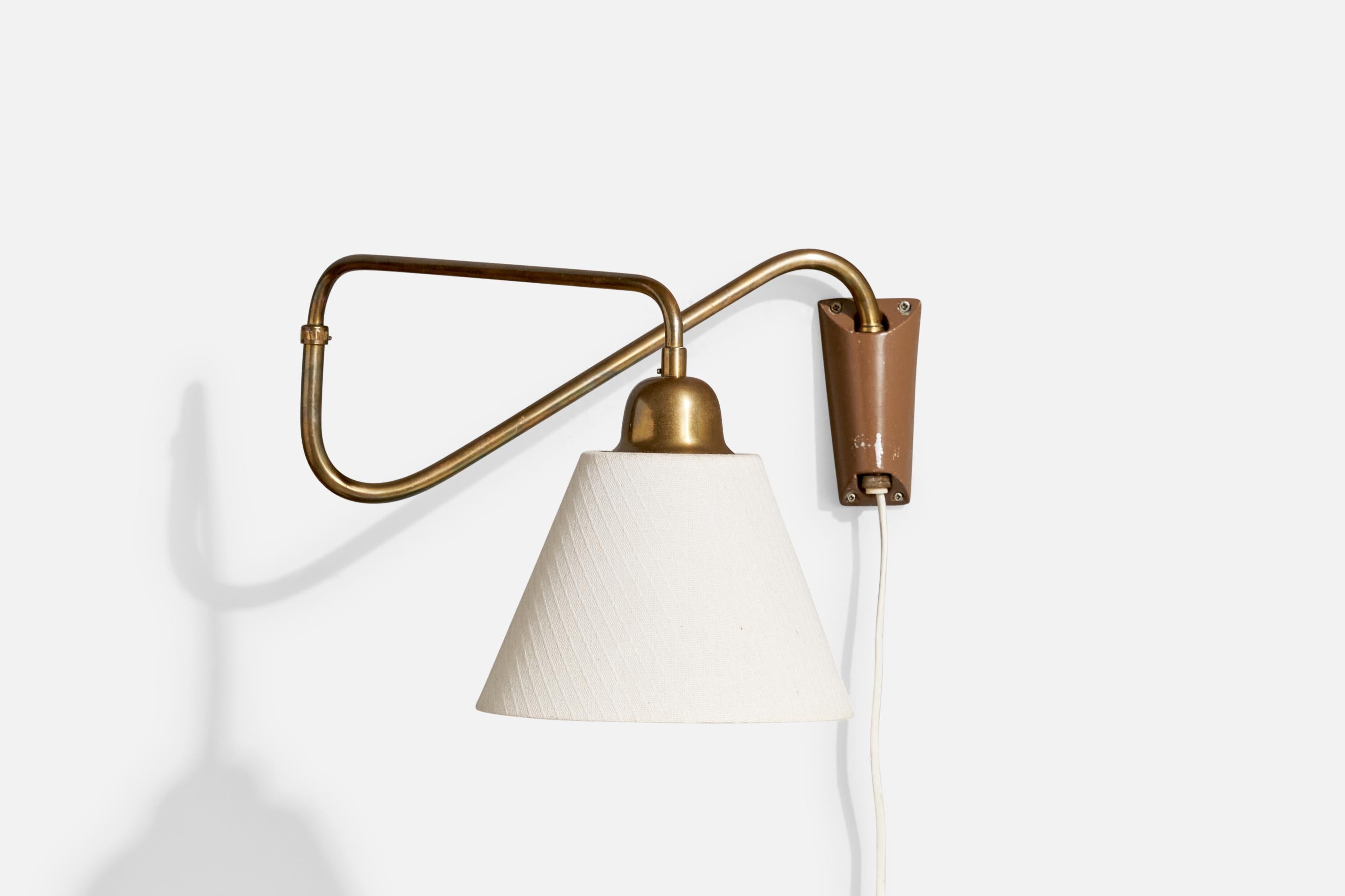 Uppsala Armaturfabrik, Wall Light, Brass, Metal, Fabric, Sweden, 1940s In Good Condition For Sale In High Point, NC