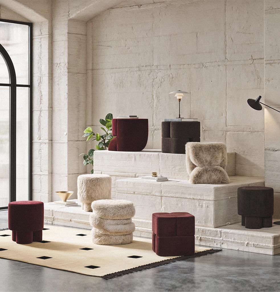 Mid-Century moderno Pouf Up & Up in velluto marrone di Hermhaus in vendita