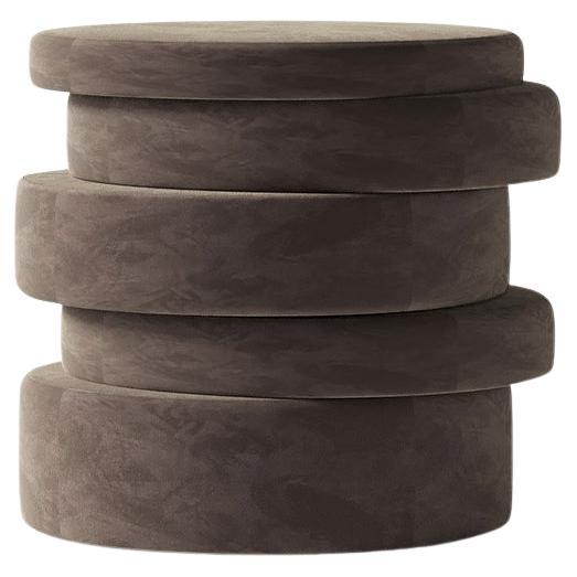 Pouf Up & Up in velluto marrone di Hermhaus