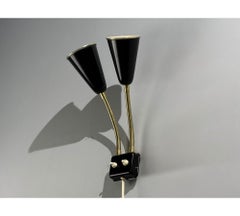 Upsala Armaturfabrik, aplique de pared regulable, metal negro, latón, Suecia, década de 1960