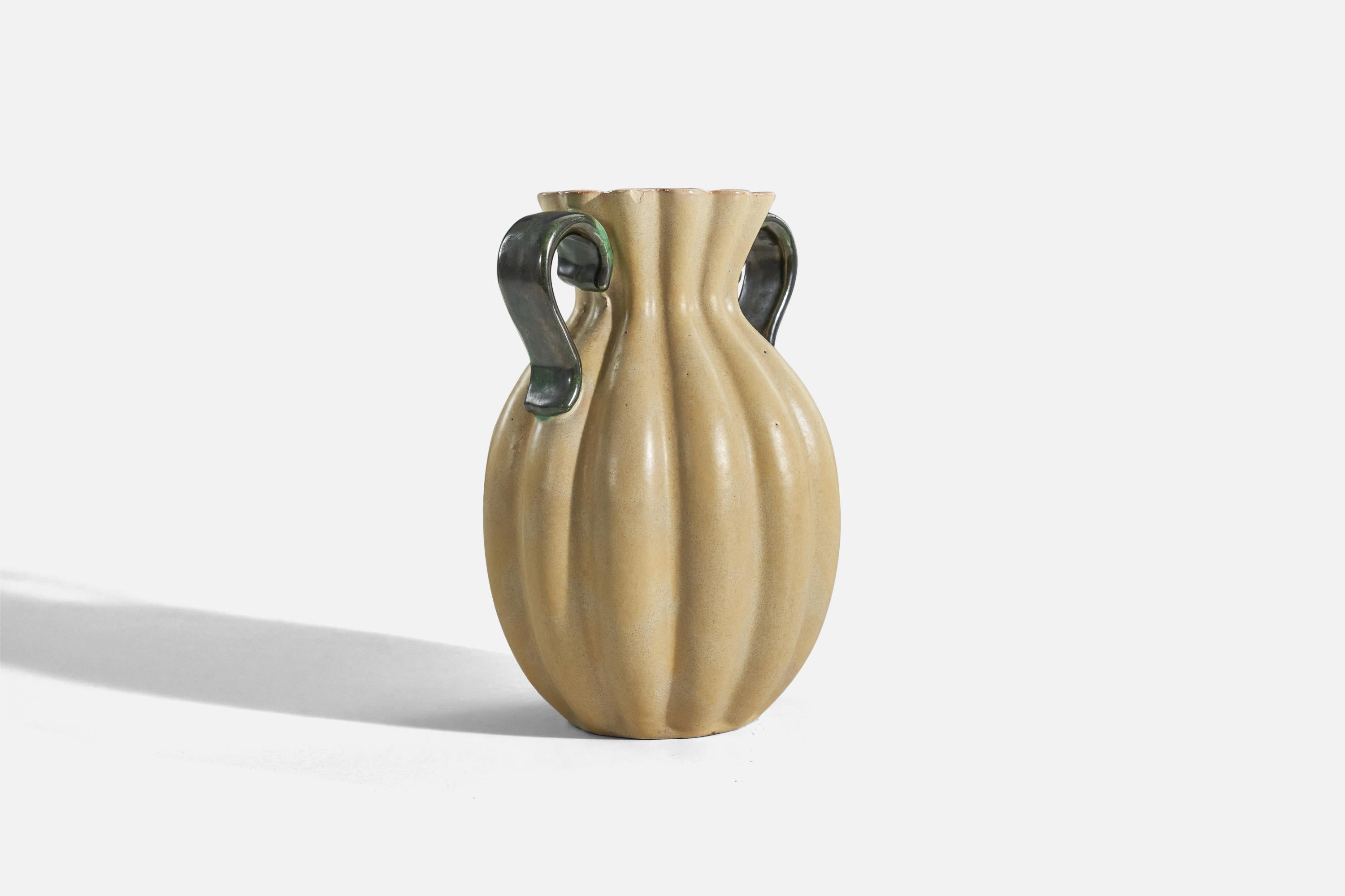 Suédois Upsala-Ekeby, faïence émaillée beige et verte, Suède, années 1940 en vente
