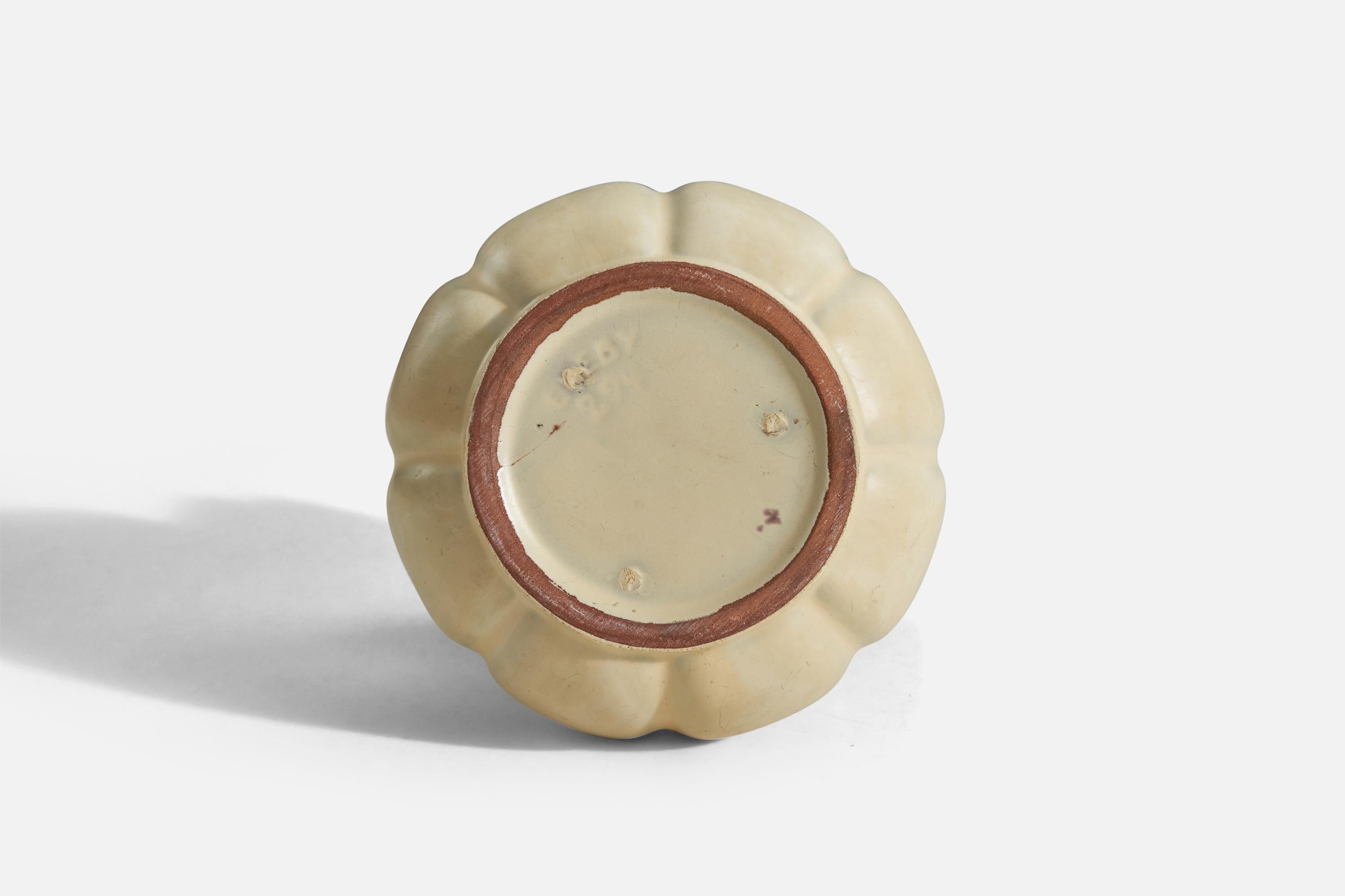 Beige- und grün glasiertes Steingut vonsala-Ekeby, Schweden, 1940er Jahre im Zustand „Gut“ im Angebot in High Point, NC