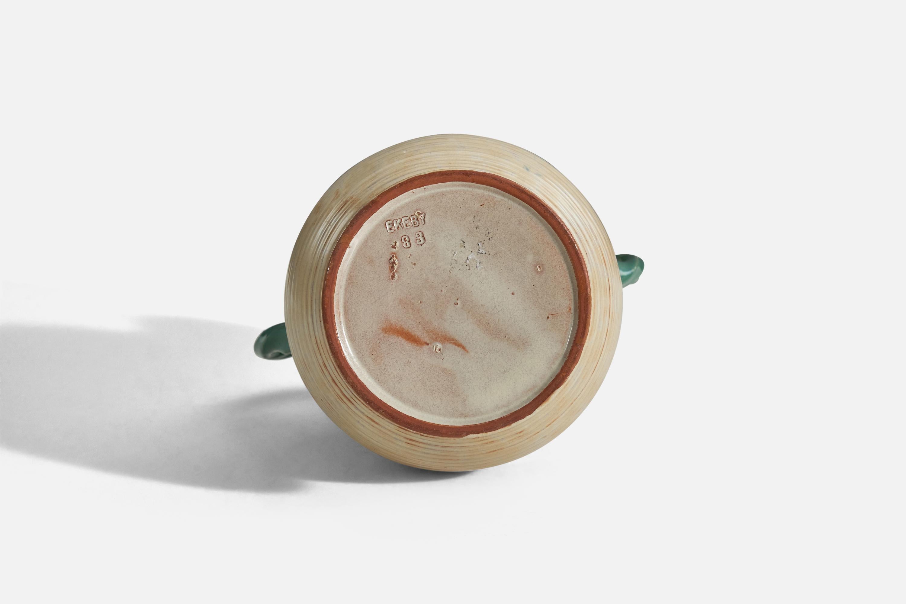 Upsala Ekeby, Terracotta smaltata beige e verde, Svezia, anni '40 In condizioni buone in vendita a High Point, NC