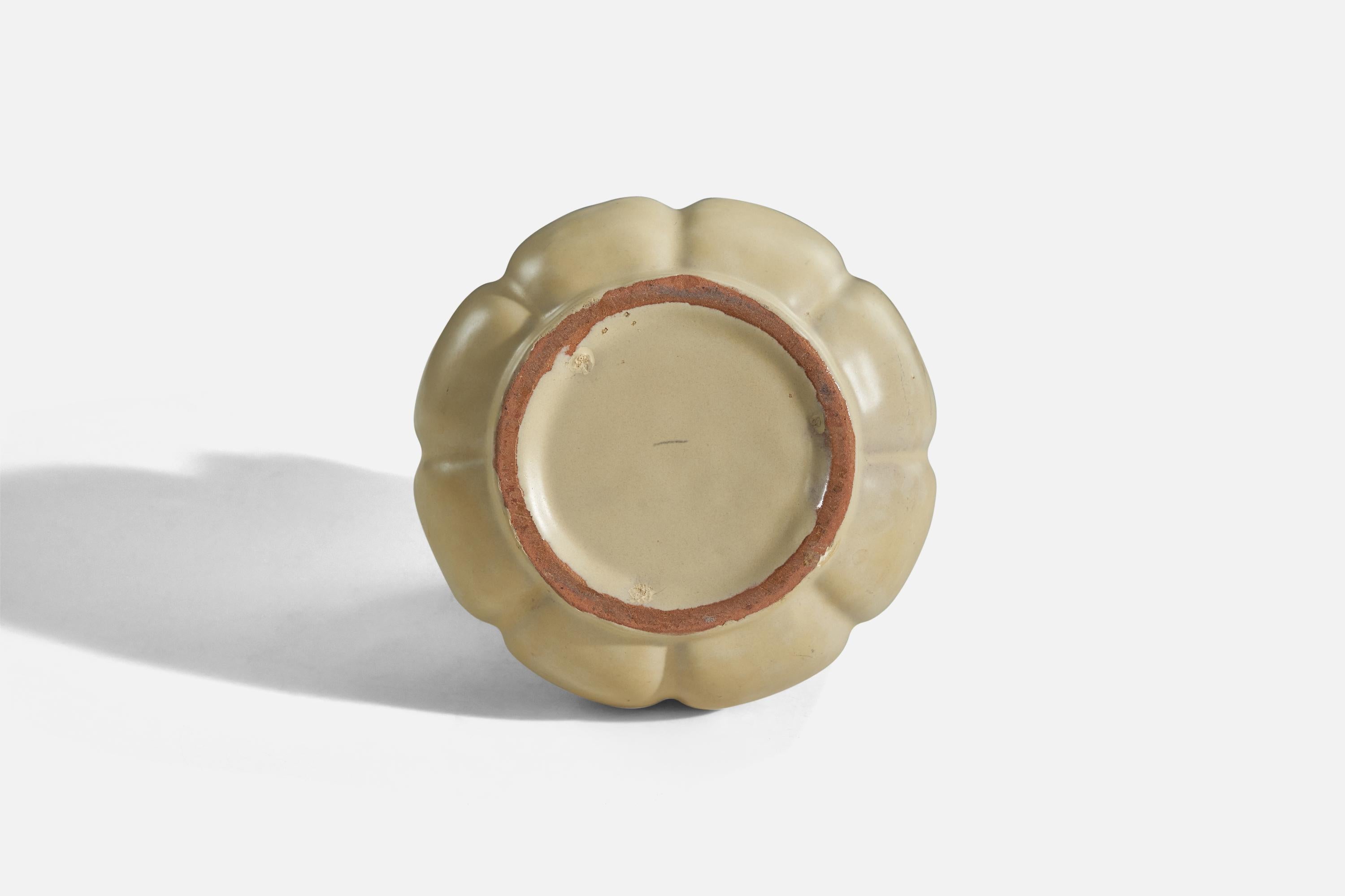 Upsala-Ekeby, Beige and Green-Glazed Earthenware, Sweden, 1940s In Good Condition For Sale In High Point, NC