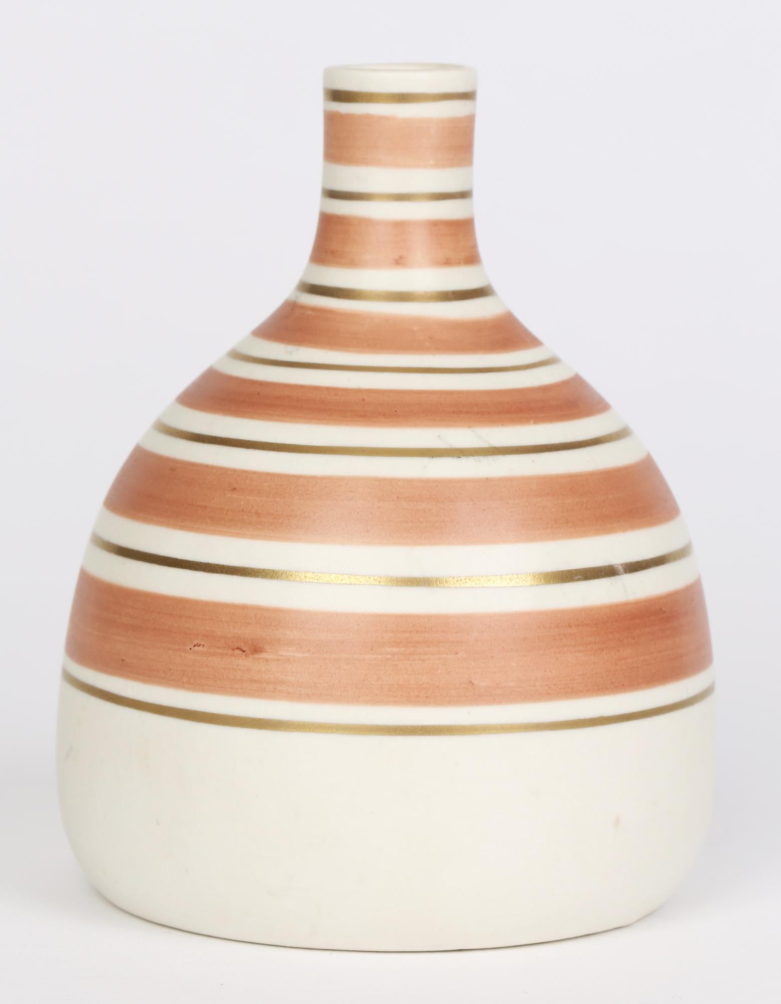 Art déco Vase en poterie d'art Art Déco à motif linéaire Upsala-Ekeby Gefle en vente