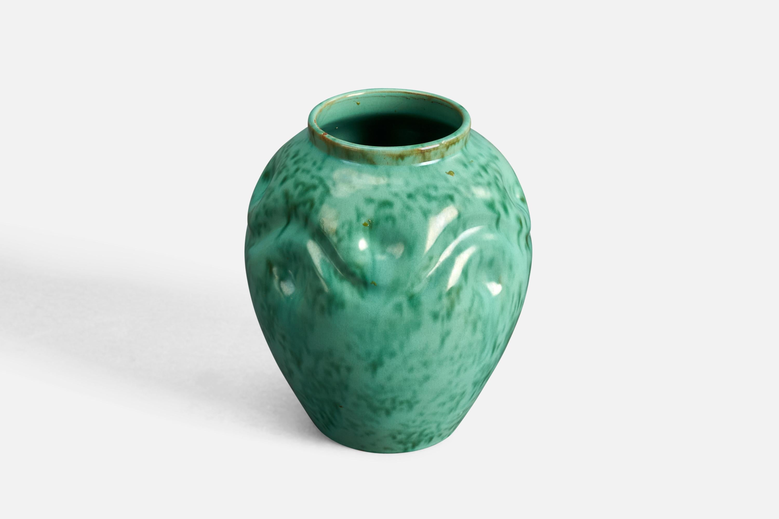 Upsala Ekeby, grün glasierte Vase, Steingut, 1940er-Jahre im Zustand „Gut“ im Angebot in High Point, NC