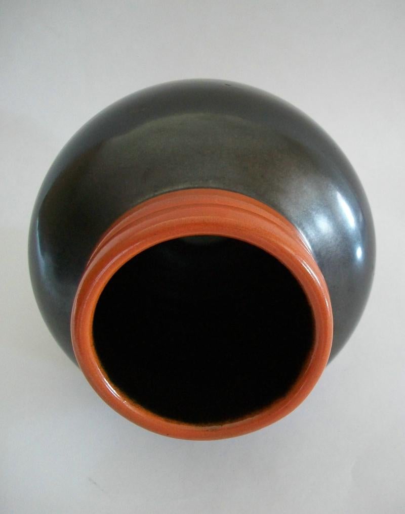 UPSALA EKEBY - Mid Century Studio Ceramic Vase - Sweden - Circa 1950 For Sale 2