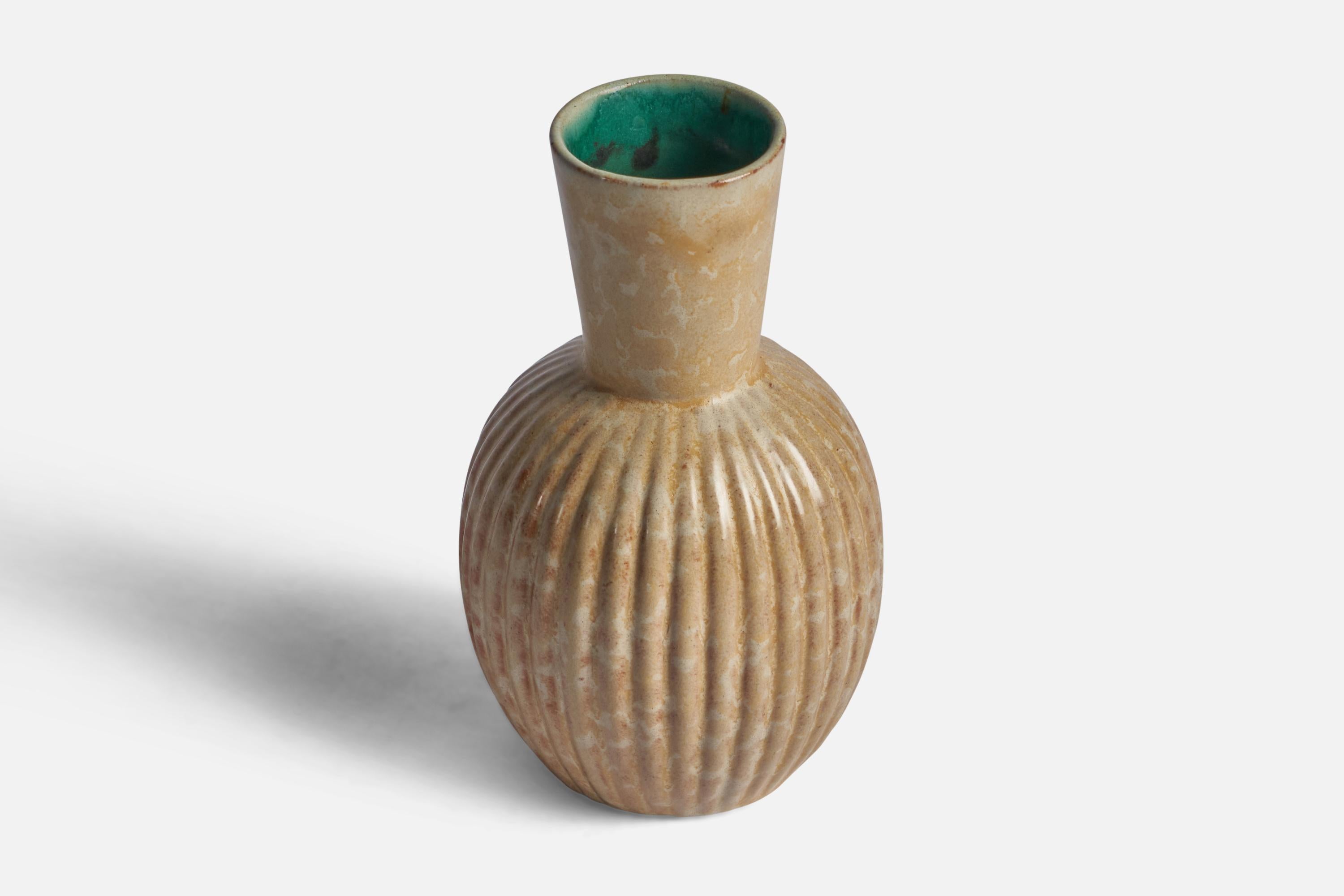 A small early modernist vase. Produced by Upsala-Ekeby, Sweden, 1940s.


Other designers of the period include Ettore Sottsass, Carl Harry Stålhane, Lisa Larsson, Axel Salto, and Arne Bang.