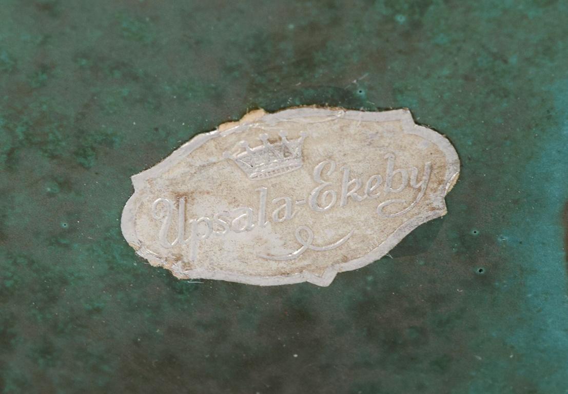 Upsala Ekeby, Schweden. Krug und vier Becher auf einem Tablett aus Steingut. (Tonware) im Angebot