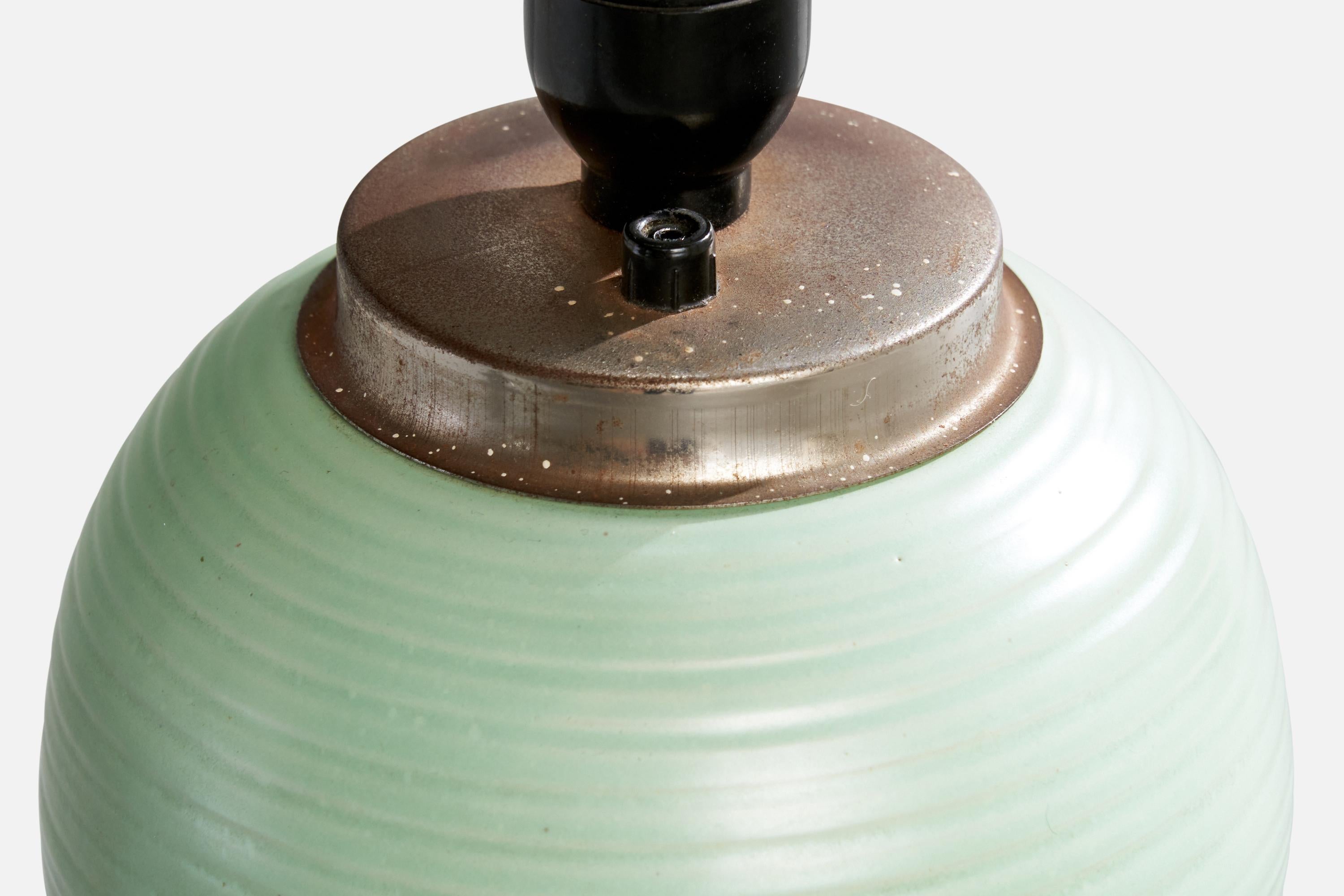 Suédois Lampe de bureau Upsala Ekeby, céramique, métal, Suède, années 1930 en vente