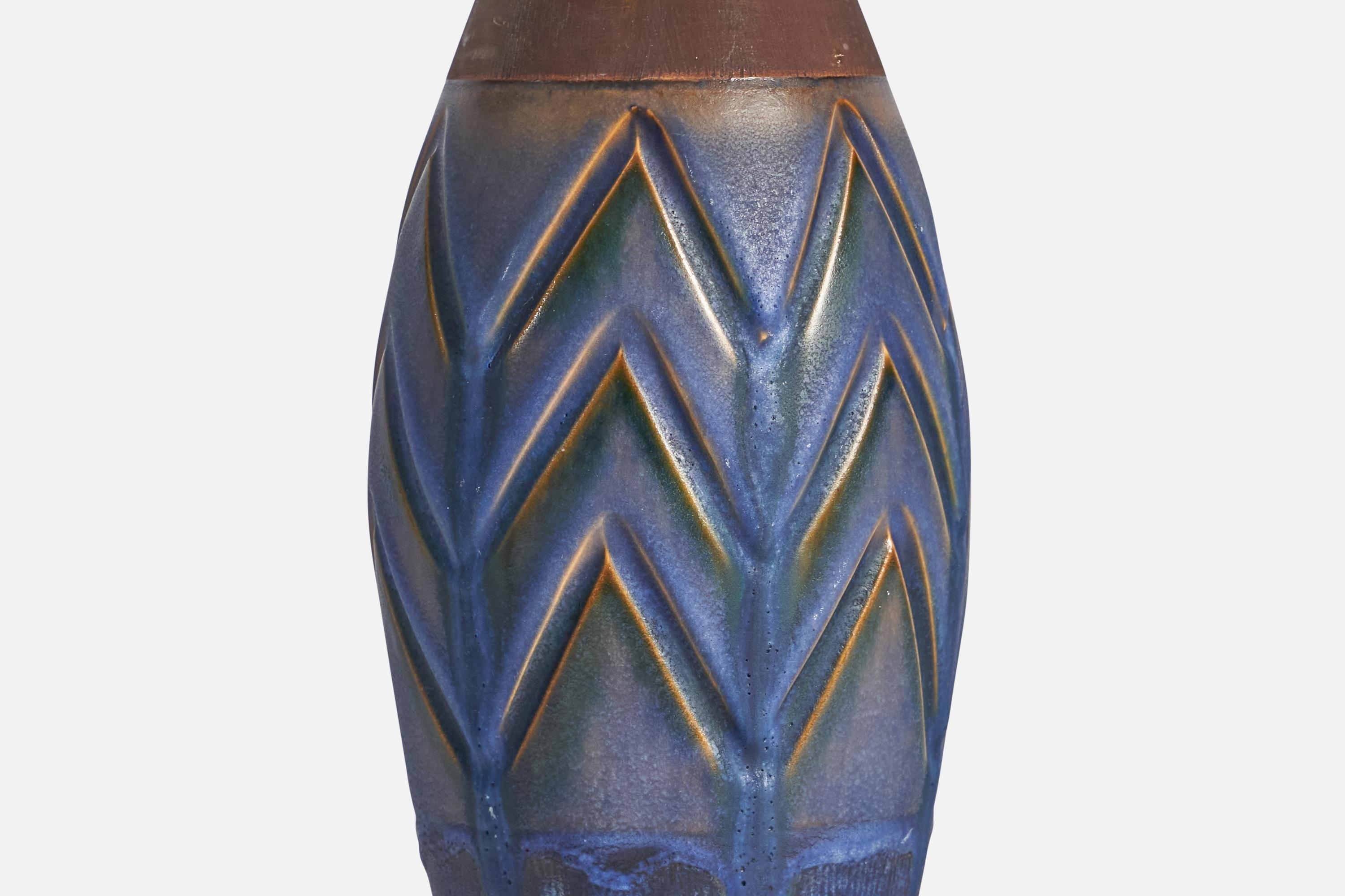 Upsala Ekeby, Table Lamp, Ceramic, Wood, Sweden, 1950s In Good Condition For Sale In High Point, NC