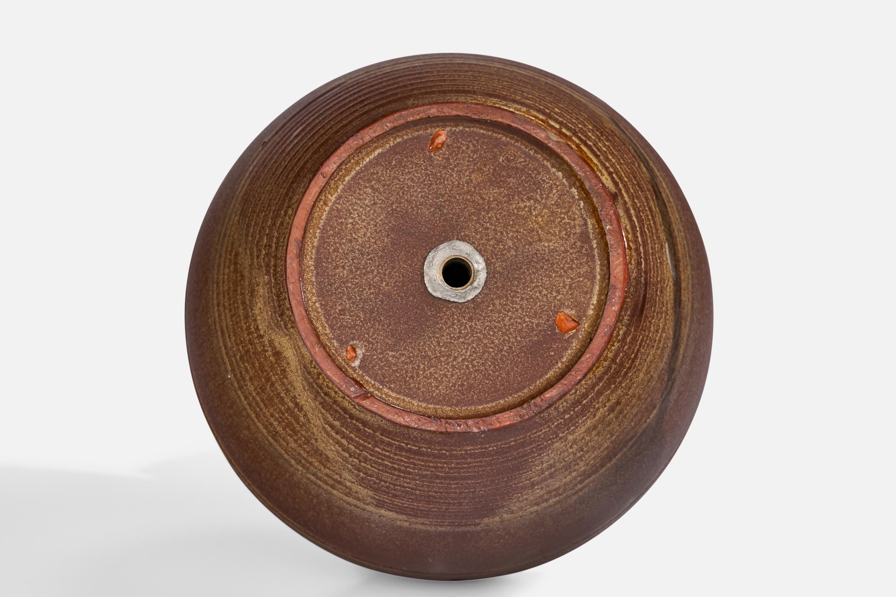 Laiton Lampe de bureau Upsala Ekeby, faïence, laiton, Suède, années 1930 en vente