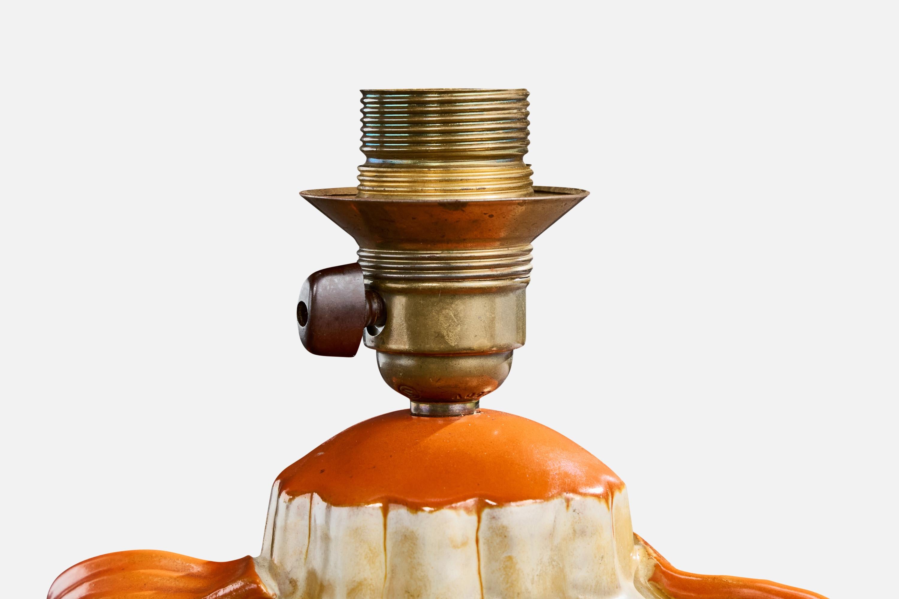 Laiton Lampe de bureau Upsala Ekeby, faïence, laiton, Suède, années 1930 en vente