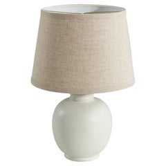 Upsala Ekeby, Lámpara de mesa, loza vidriada blanca, latón, Suecia, años 40