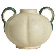 Vase en faïence vernissée beige et vert de Upsala-Ekeby, Suède, années 1940