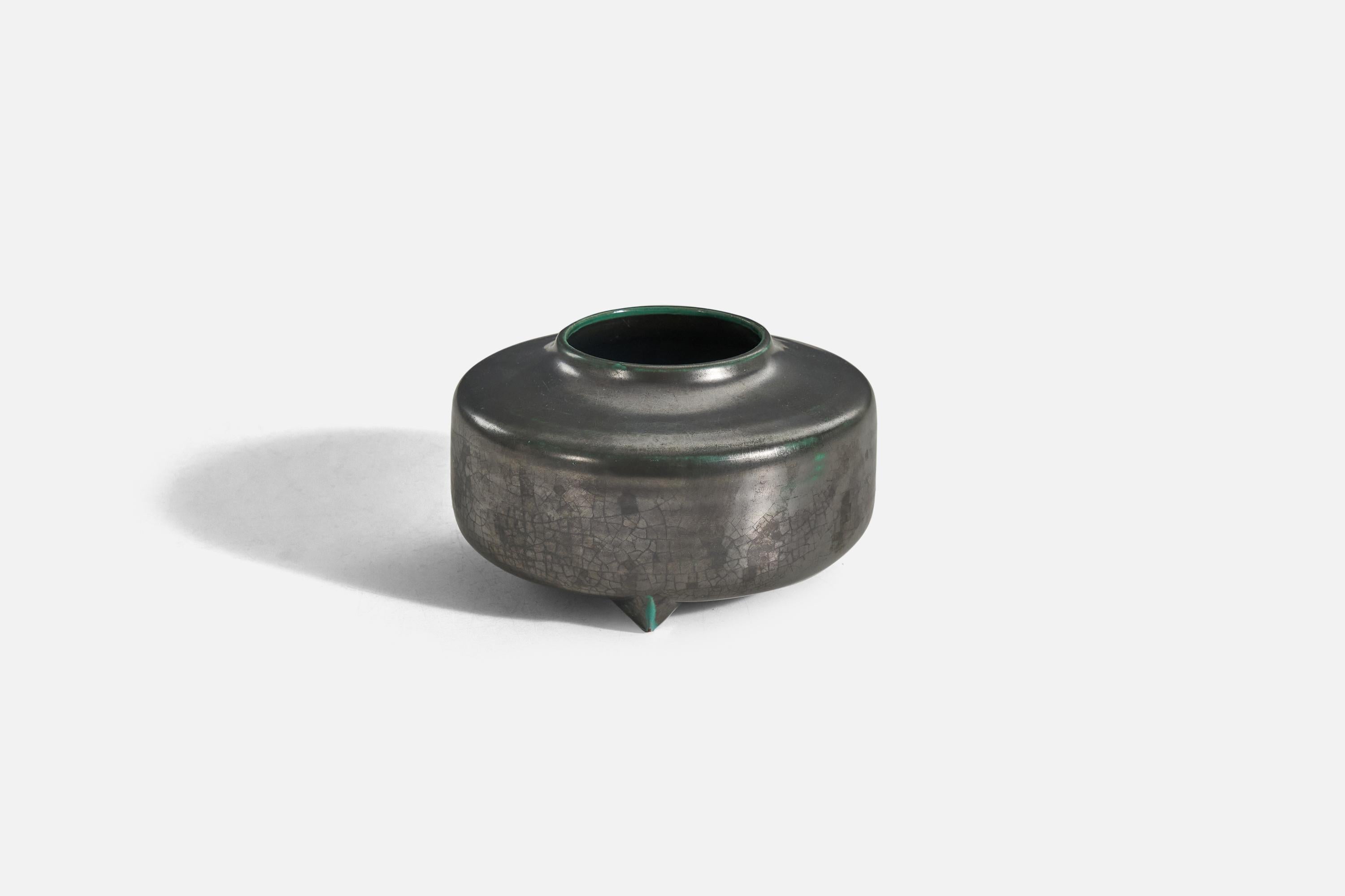 Vaso di terracotta smaltata nera e verde progettato e prodotto da Upsala Ekeby, Svezia, anni '40. 

 