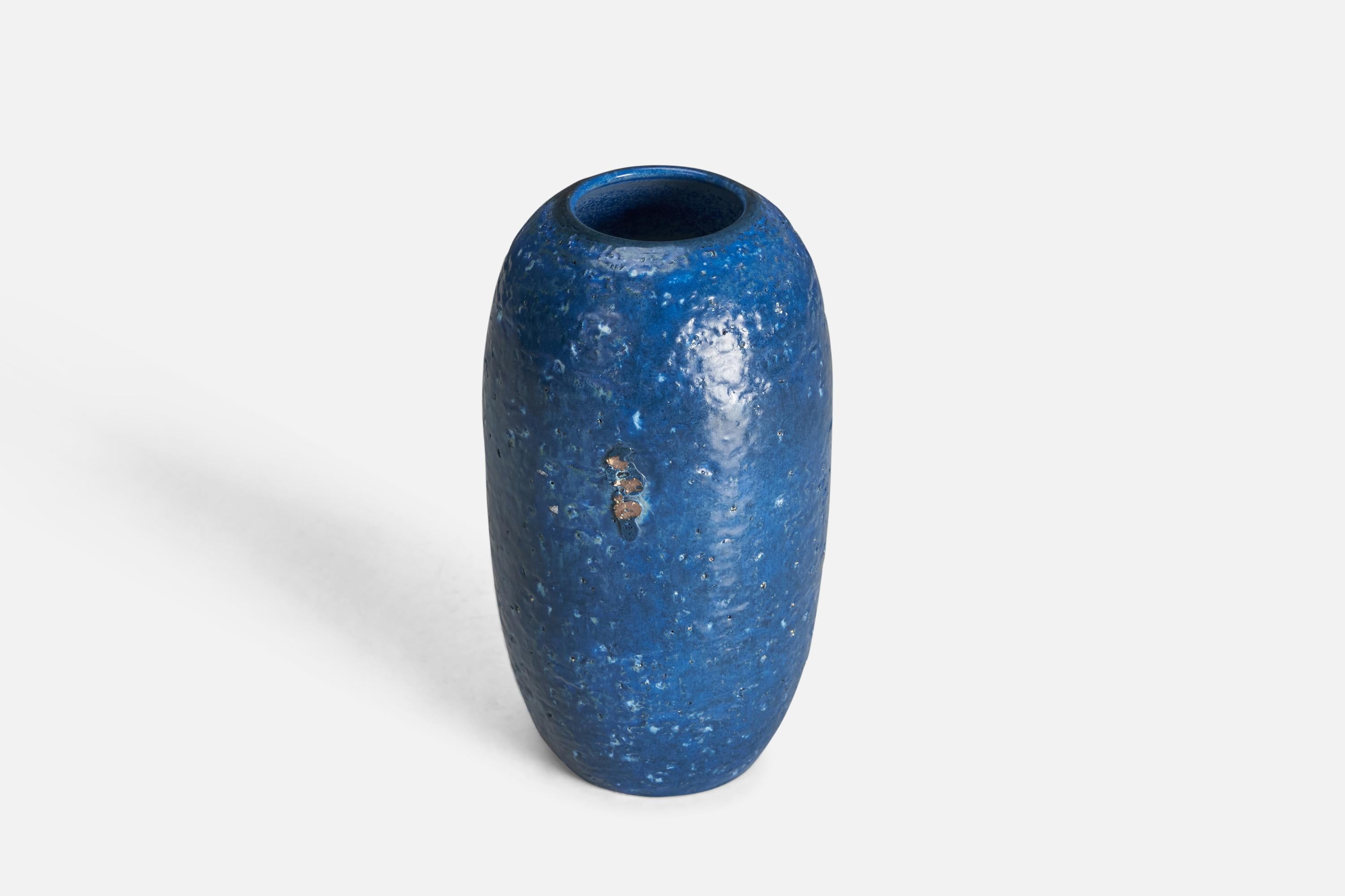 Mid-Century Modern Vase en faïence émaillée bleue de Upsala Ekeby, années 1950 en vente